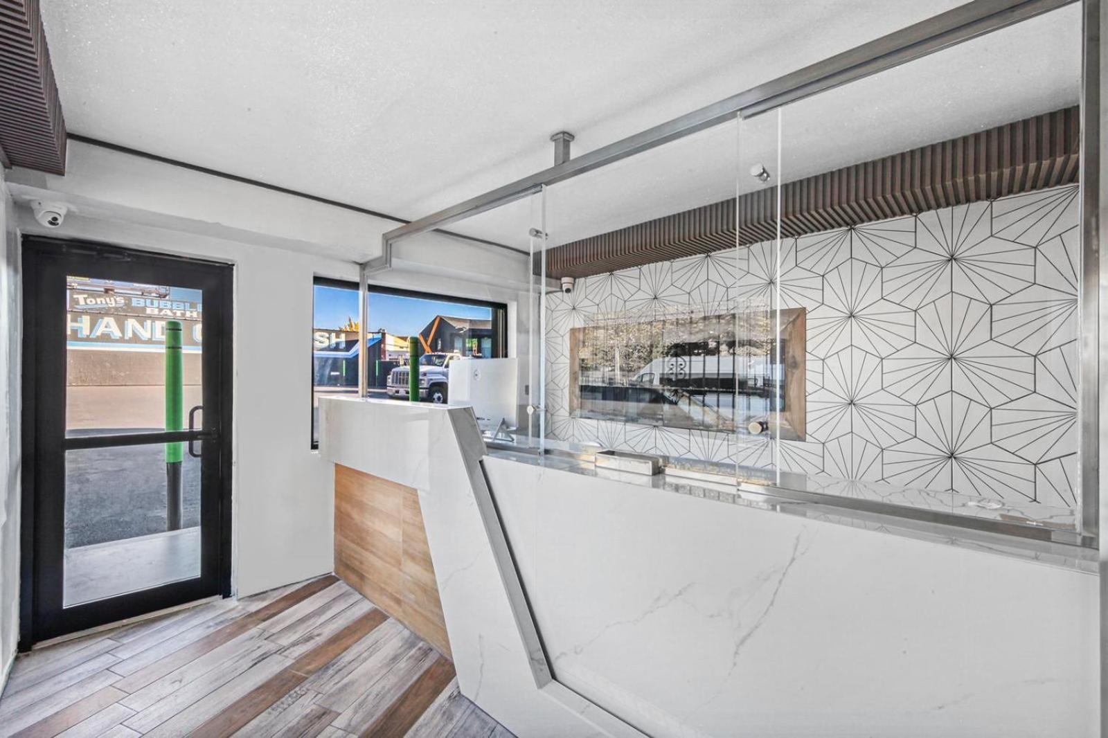 Foto de Hotel OPUS Bronx Near Bay Plaza Mall