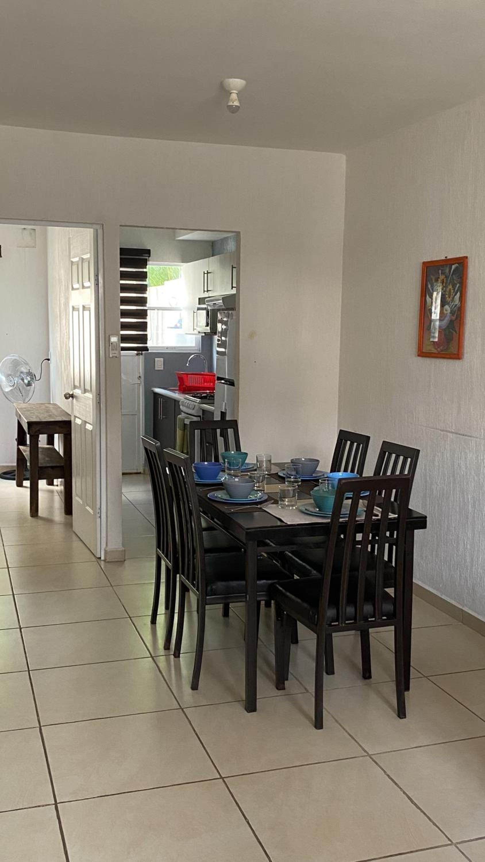 Casa nueva con 3 recamaras y a un lado de alberca, Cancún