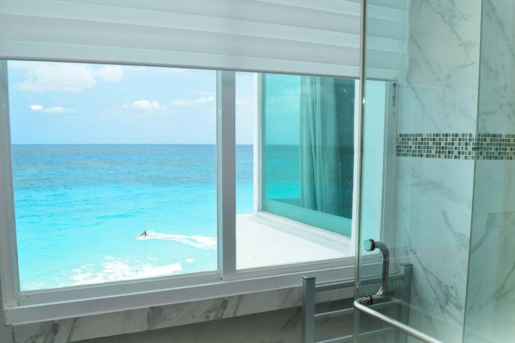 Foto de Ocean front studio 2C, new listing