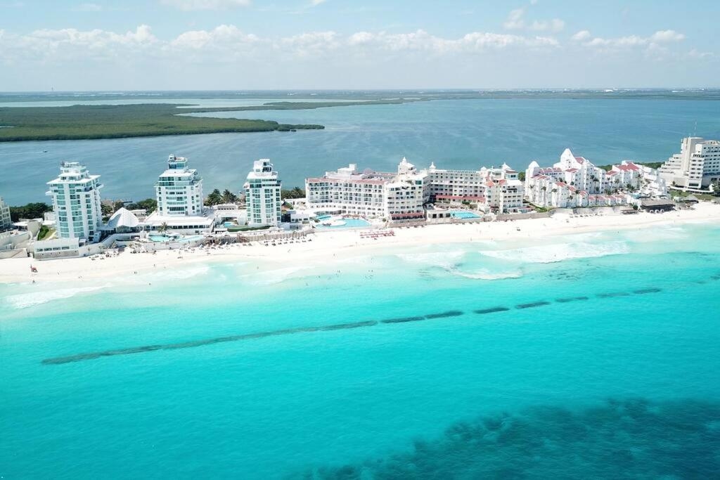 Estudio 1A sobre hermosa playa, excelente opción, Cancún