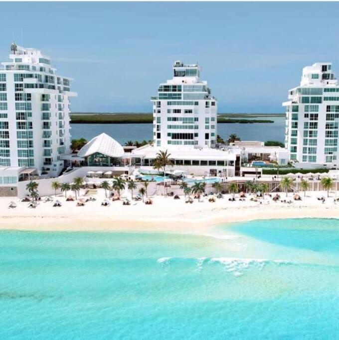 Estudio 1A sobre hermosa playa, excelente opción, Cancún