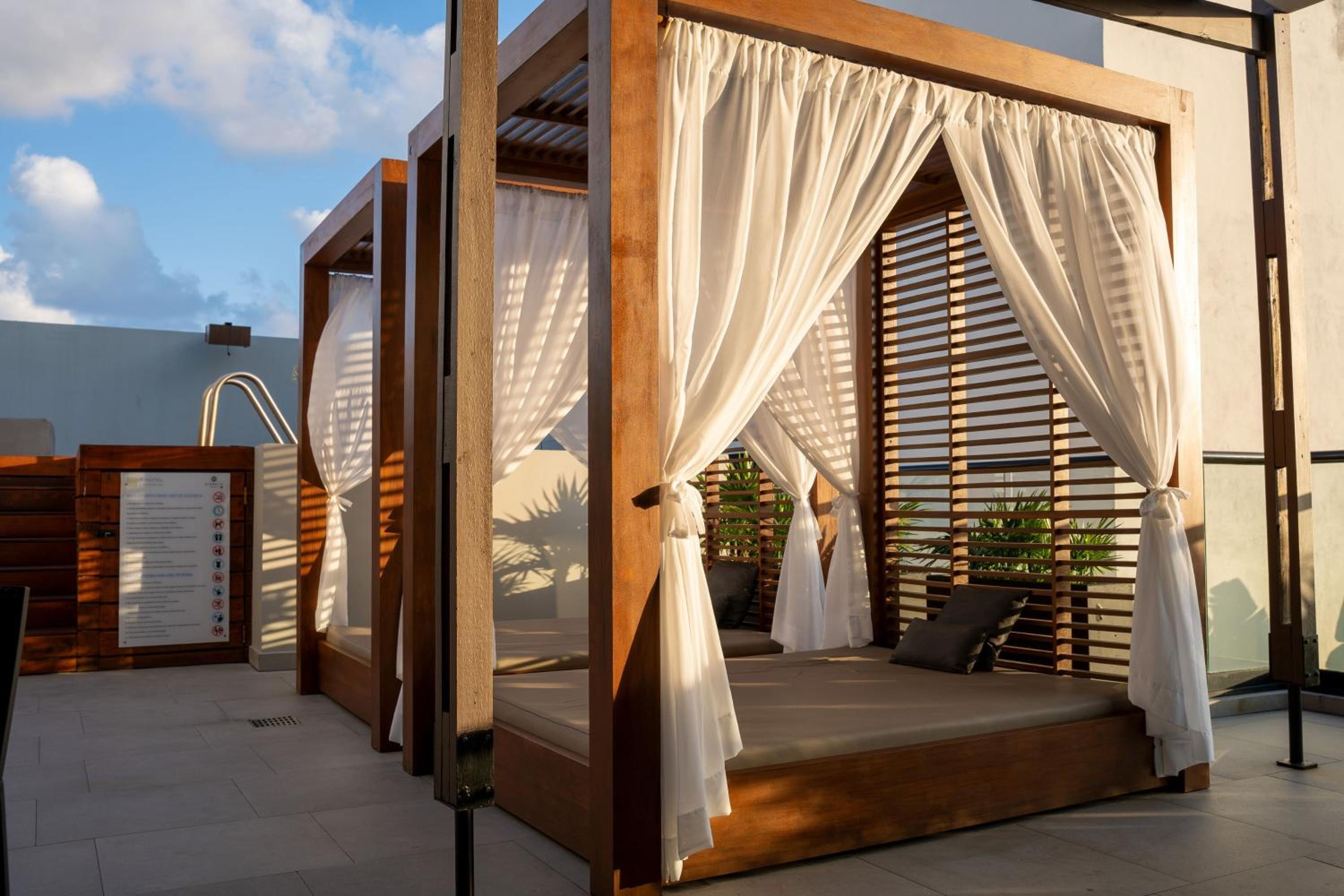 Foto de Downtown Luxury Apartment I RoofTop Cocobeach I By Yeah