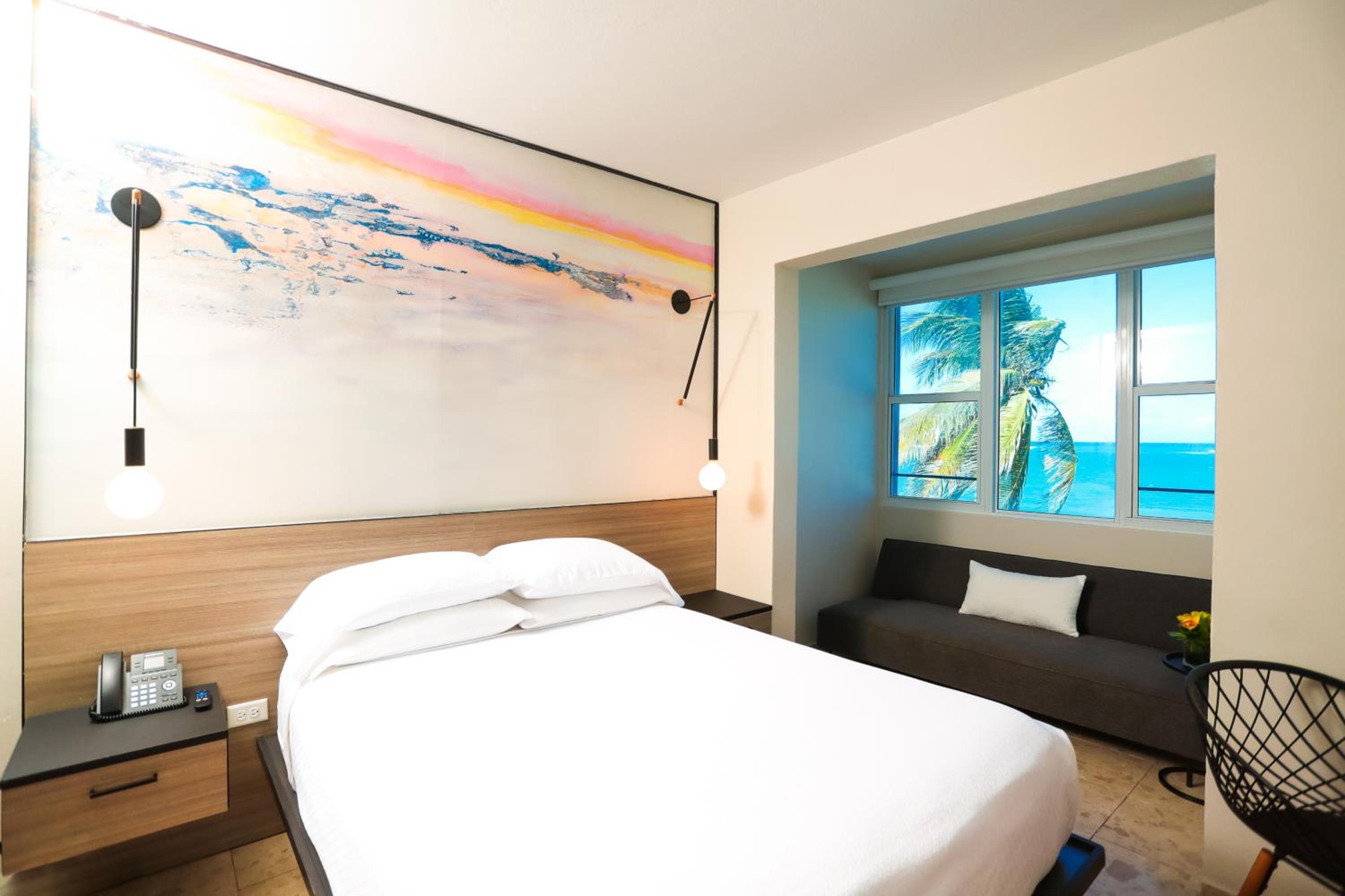 Foto de The Tryst Beachfront Hotel