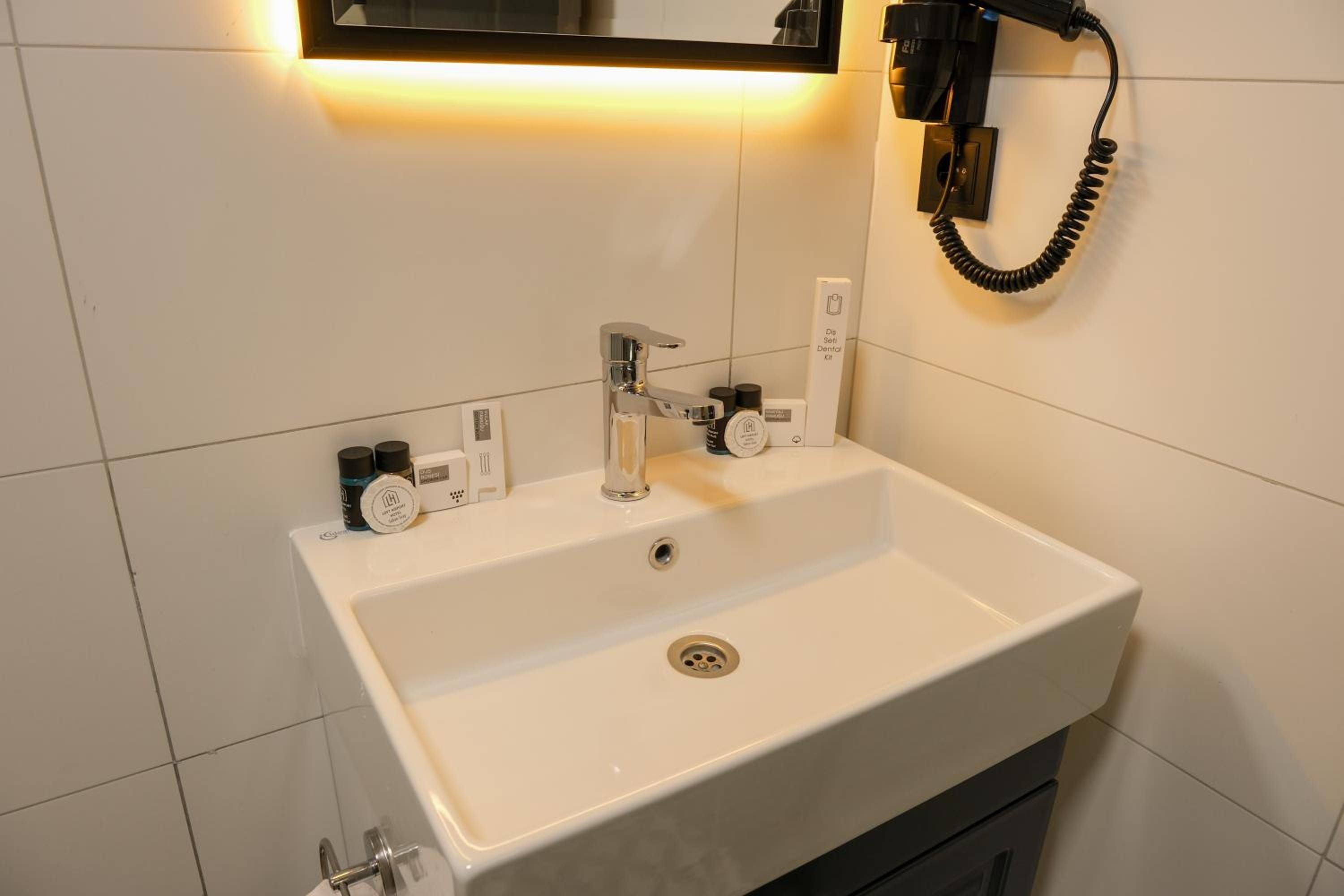 Foto de Plus Hotel & Private Transportation İstanbul Airport-By Loft