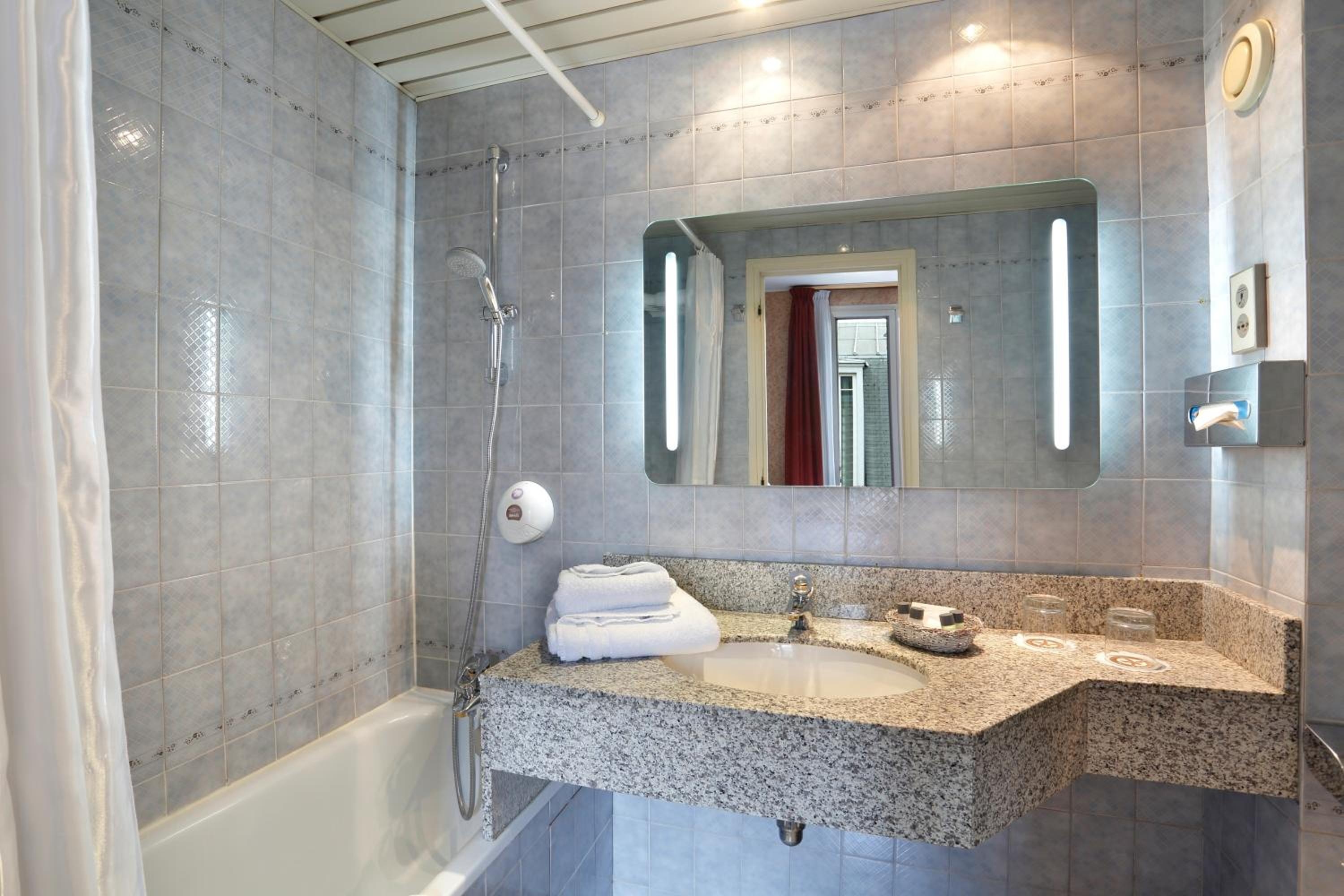Foto de The Originals City Hotel Paix Republique