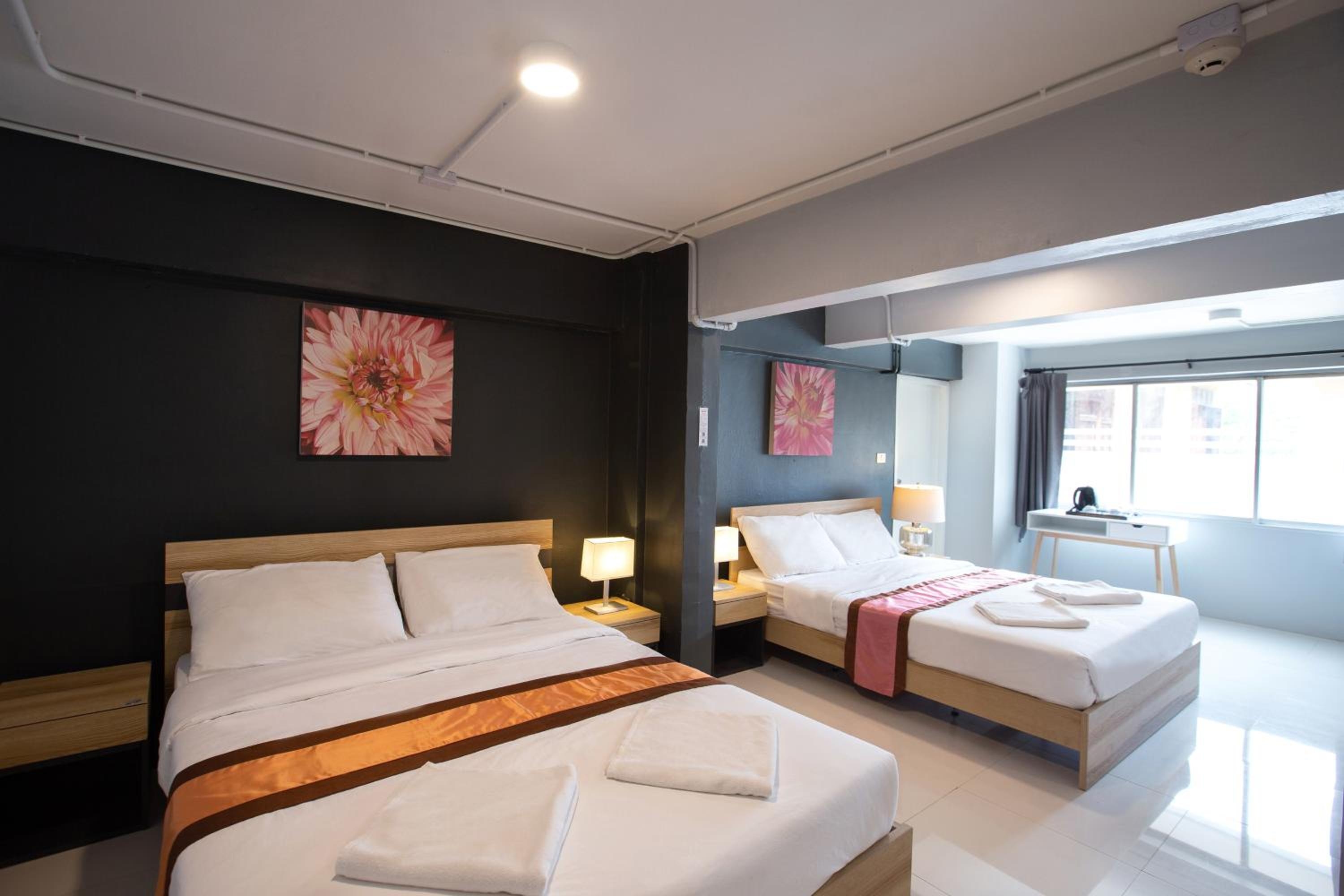 Foto de 185@Surawong Residence