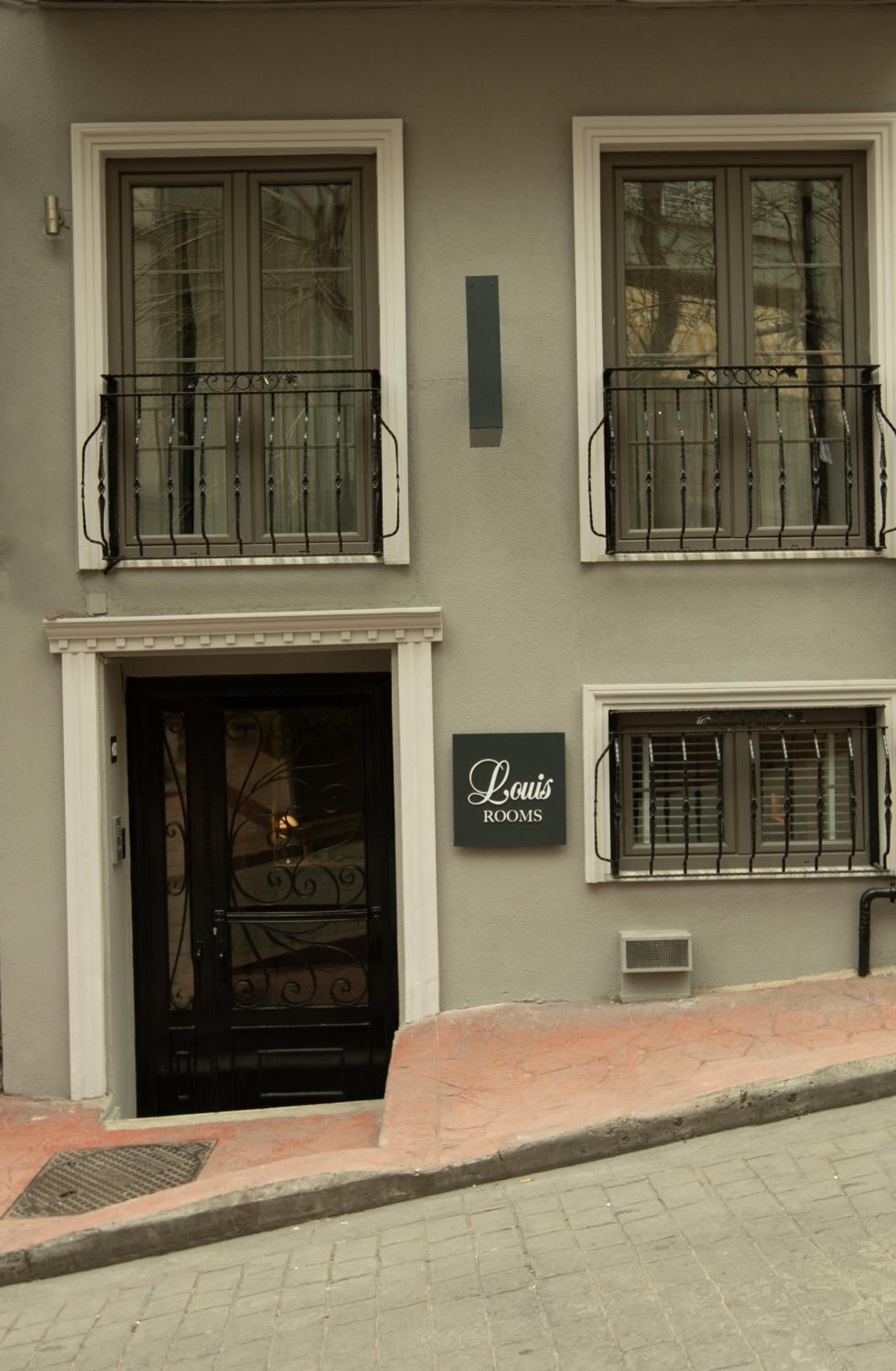 Louis Rooms