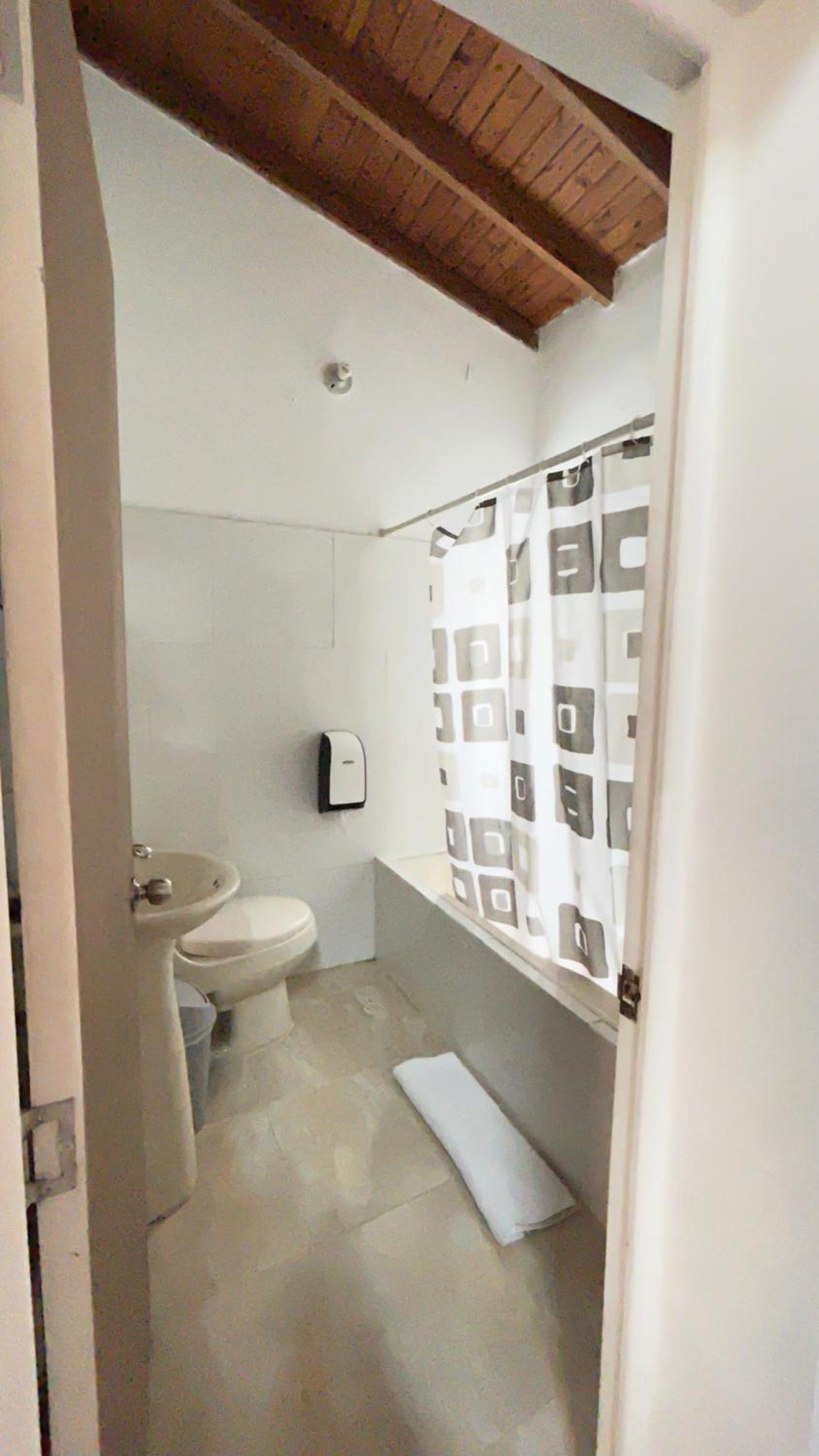 Hostal Lleras Calle 8, Poblado
