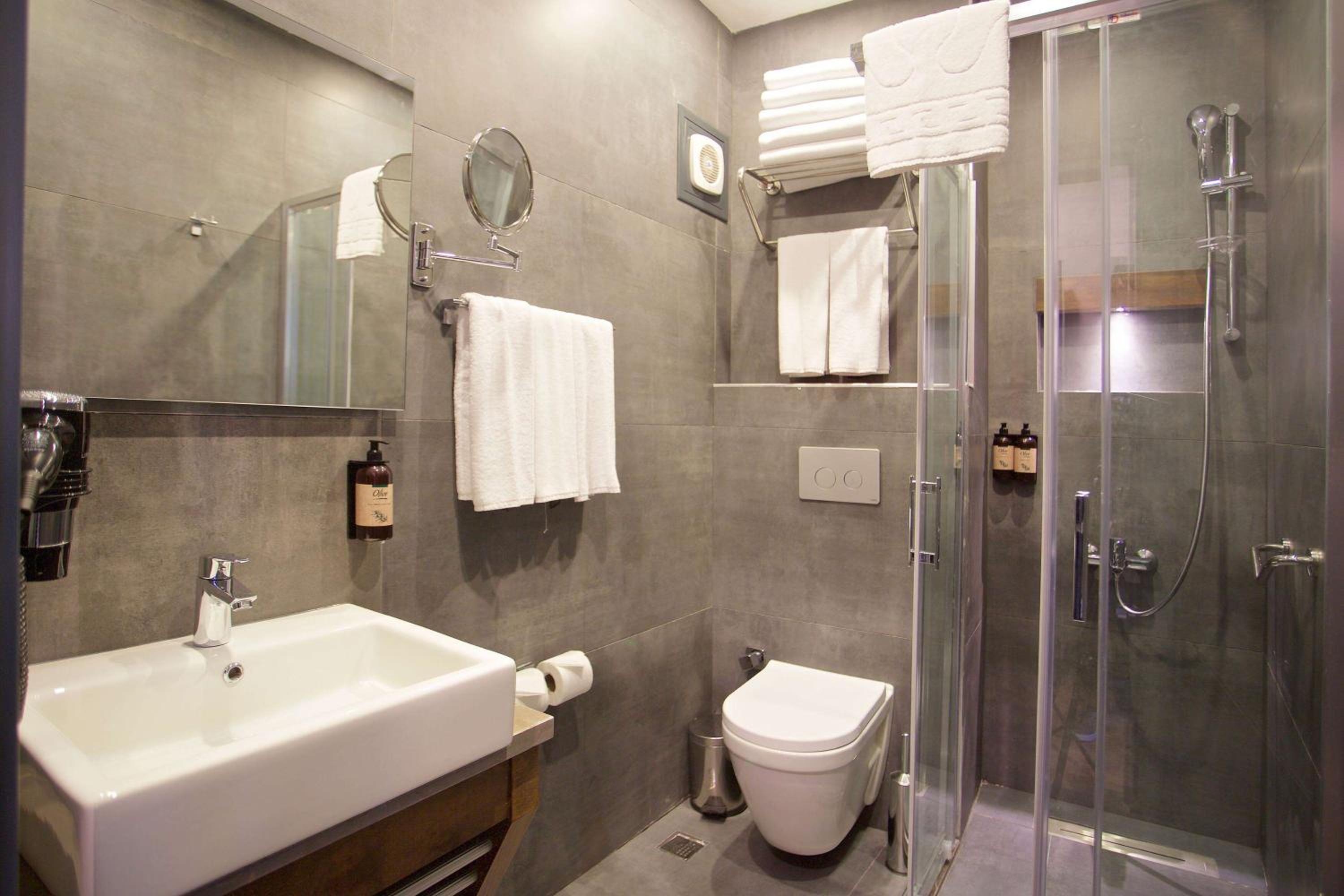 Foto de Days Inn by Wyndham Istanbul Arnavutkoy