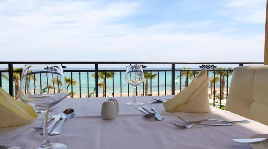 Foto de Constantinos the Great Beach Hotel