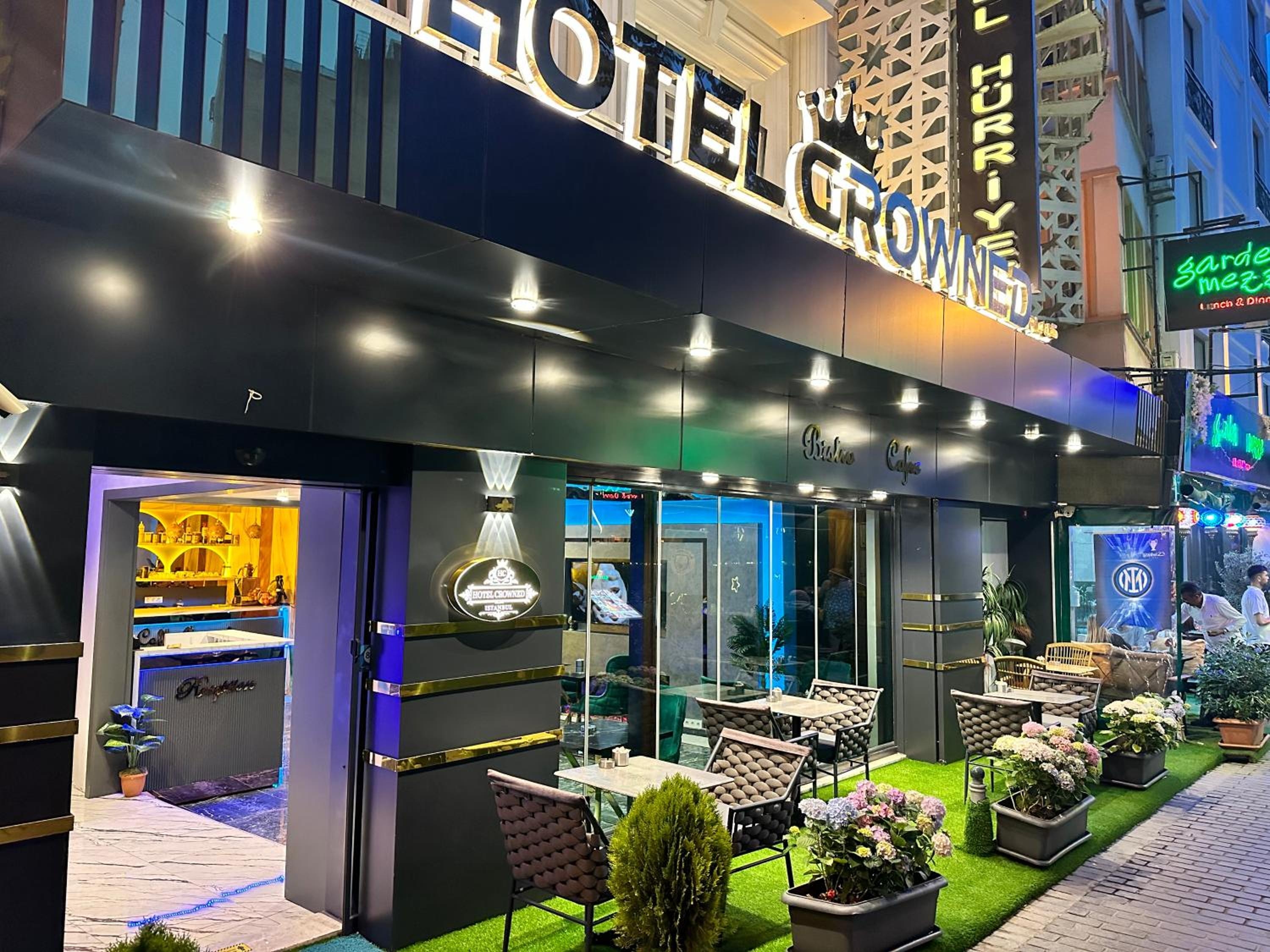 Crowned Plus Hotel