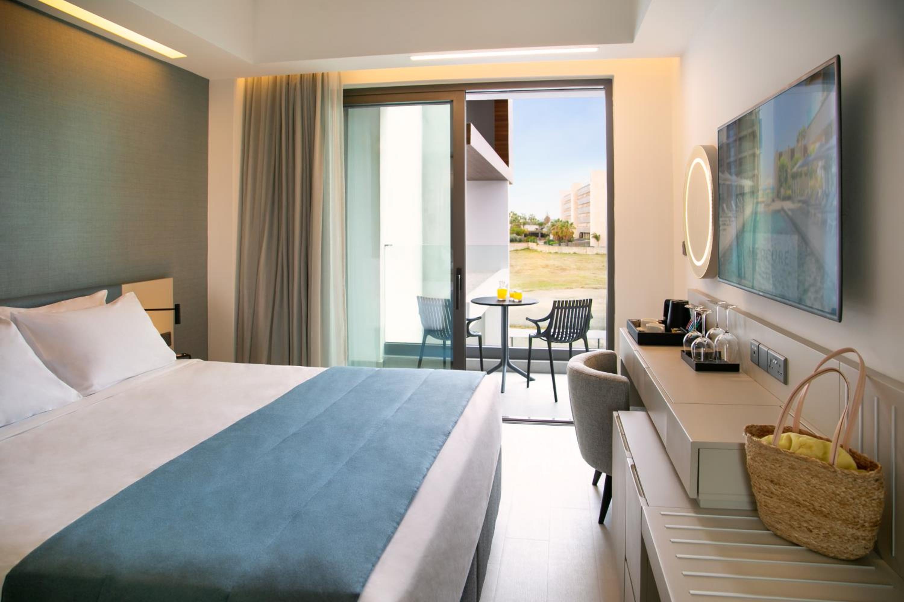 Foto de Mercure Larnaca Beach Resort