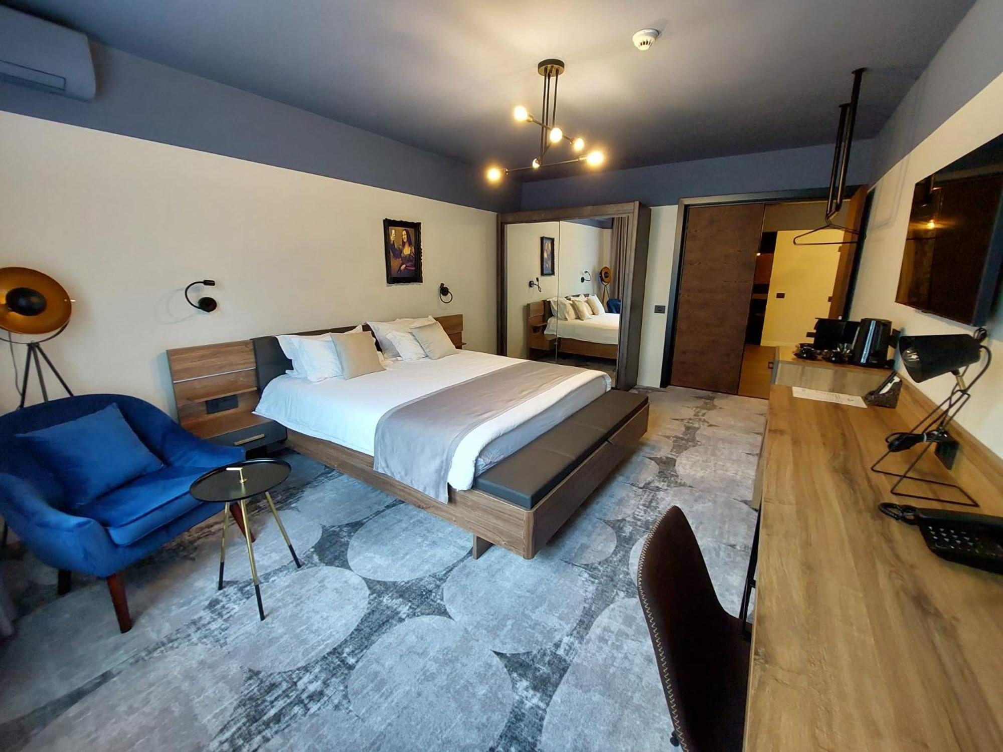Foto de Bucharest Comfort Suites Hotel
