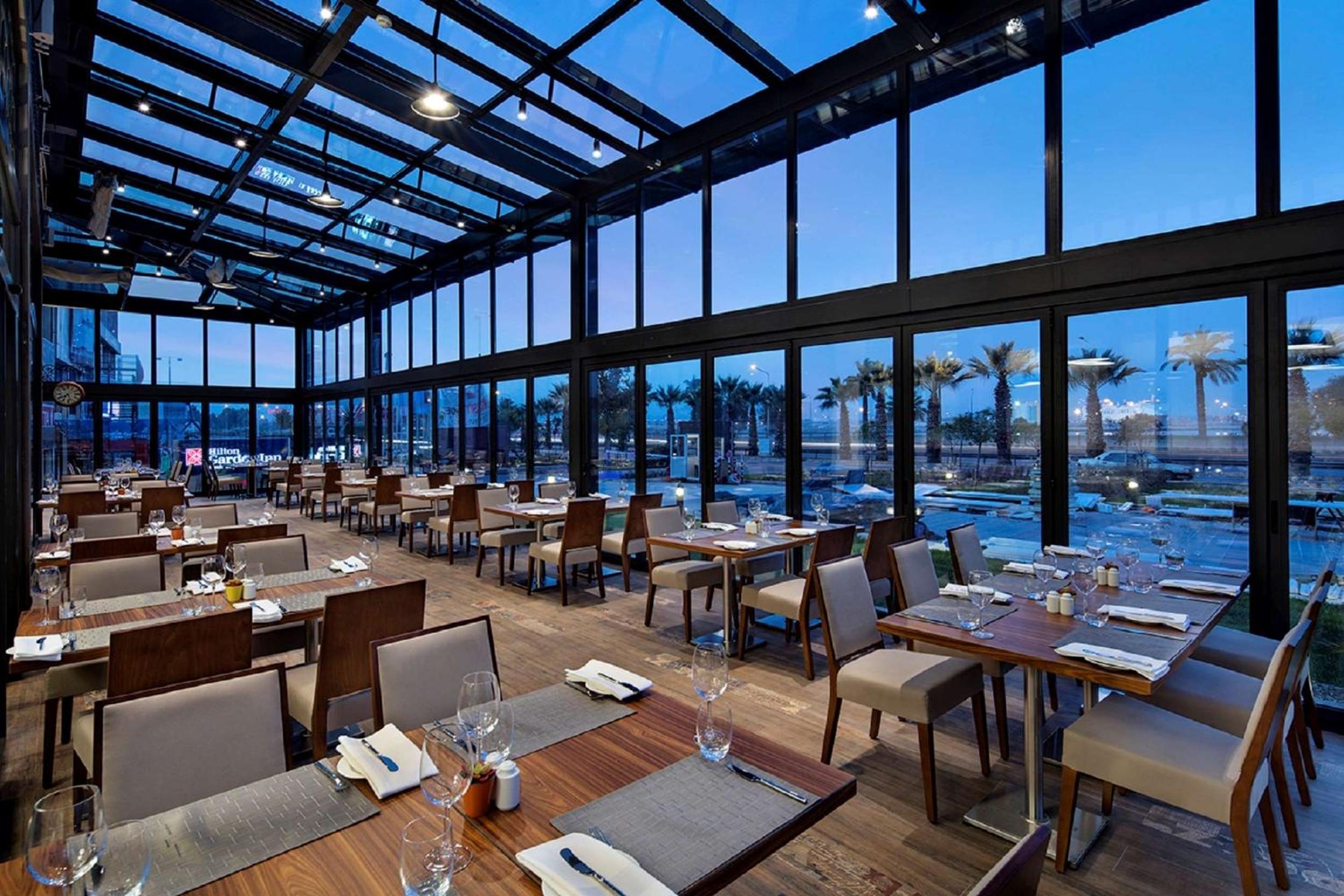 Foto de Hilton Garden Inn Izmir Bayrakli