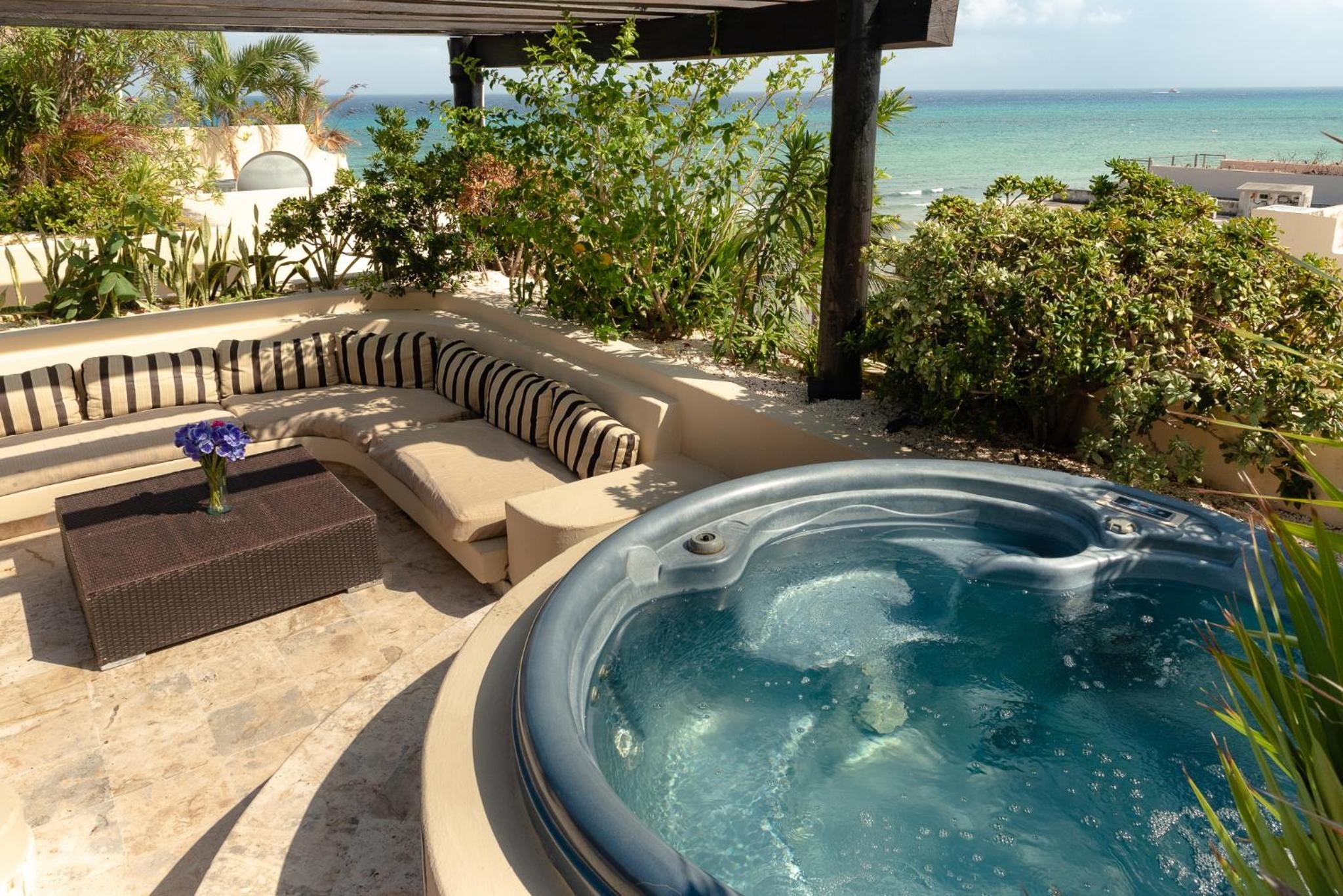 Foto de El Taj Oceanfront and Beachside Condo Hotel