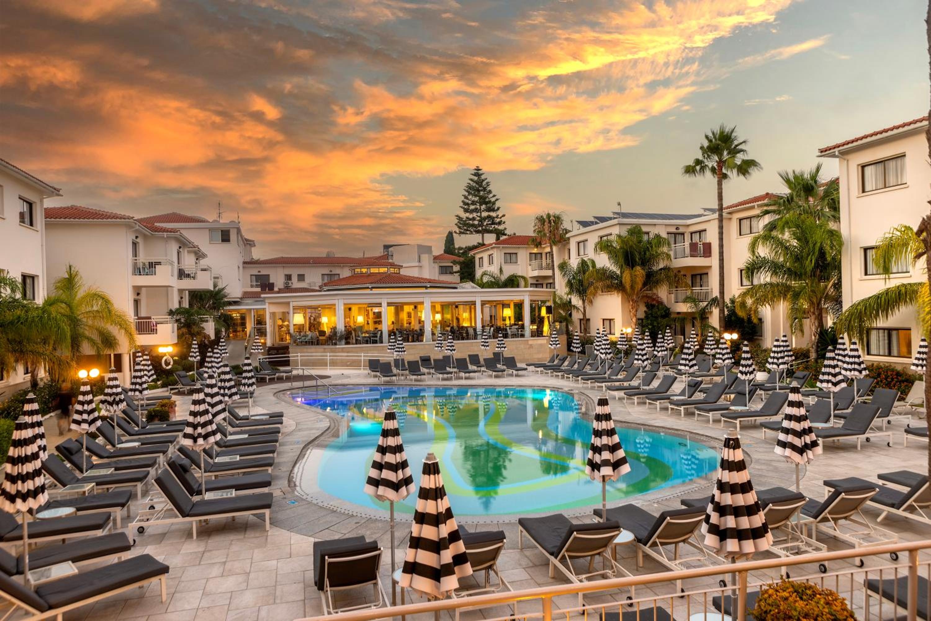 Foto de King Jason Paphos - Designed for Adults by Louis Hotels