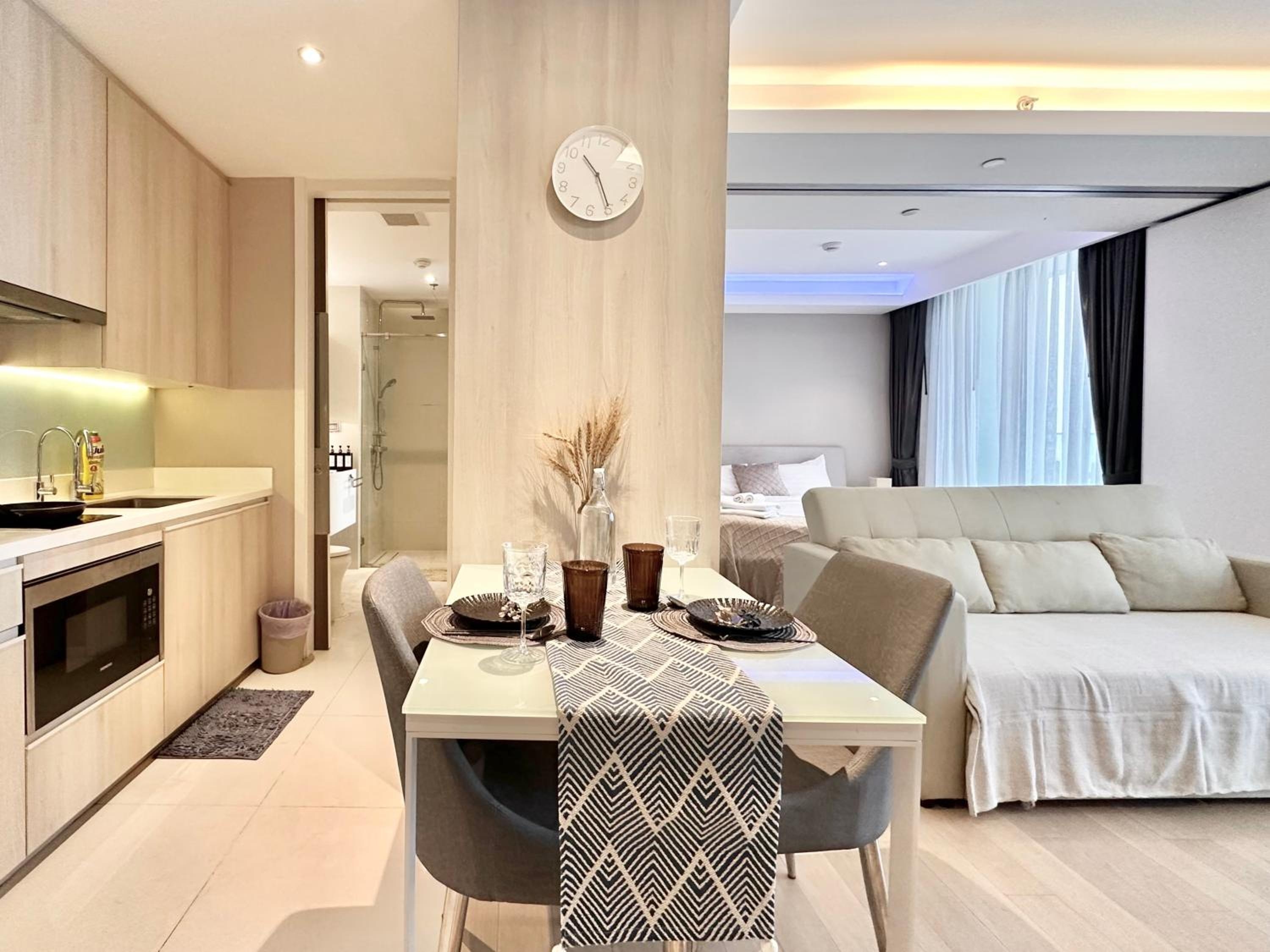 Foto de Sukhumvit 11#Luxury#Pool#Gym#BTS Nana&MRT Sukhumvit#1BR#Max4ppl