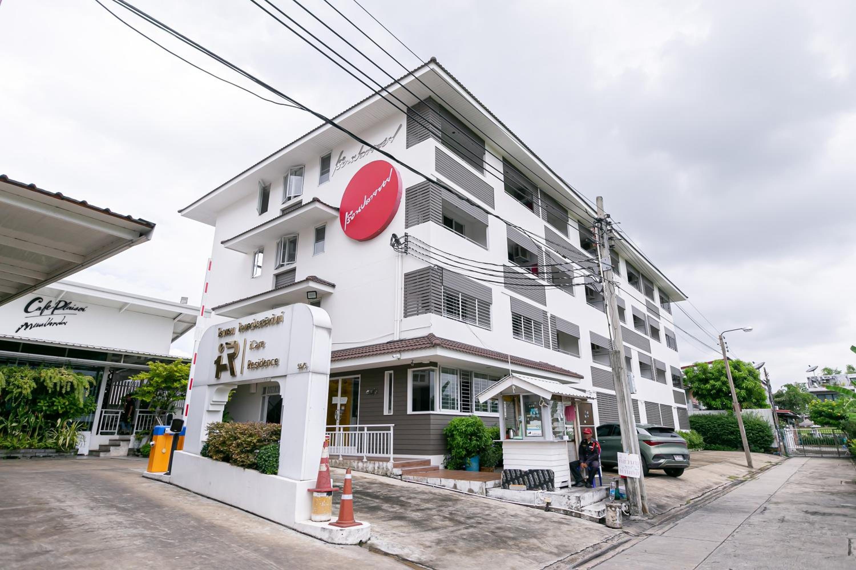 Ruan Plaisoi Apartment