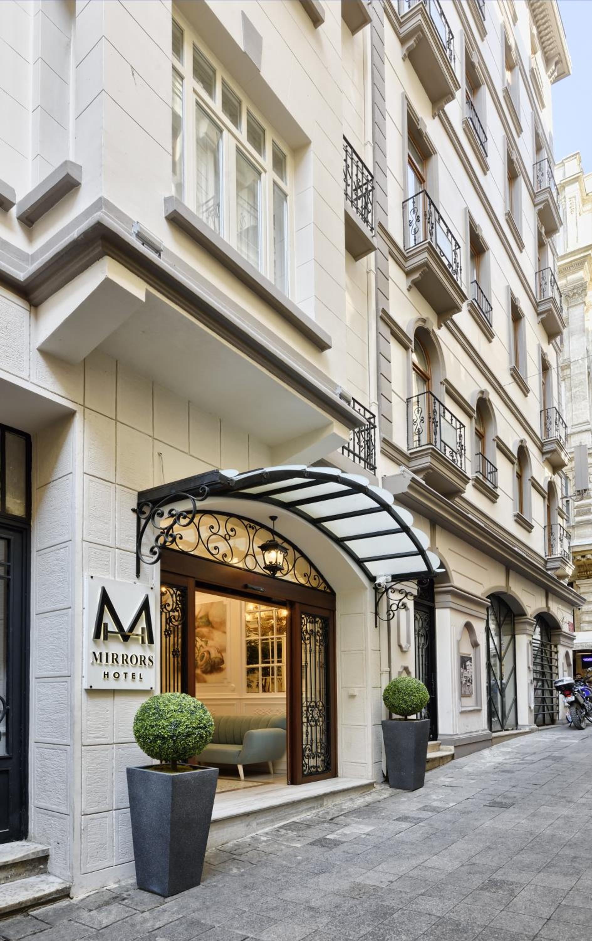 Mirrors Hotel İstanbul Taksim City Center