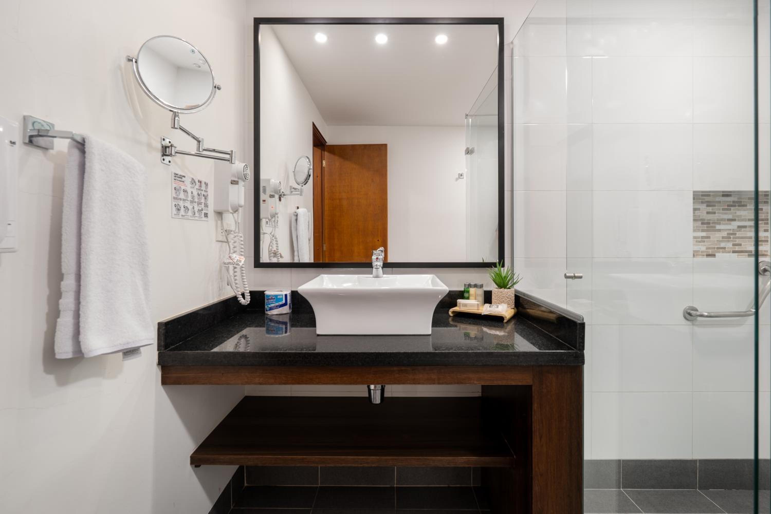 Leblon Suites Hotel Milla de Oro, Poblado