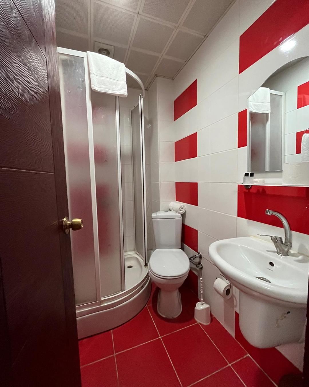 Foto de Red White Hotel