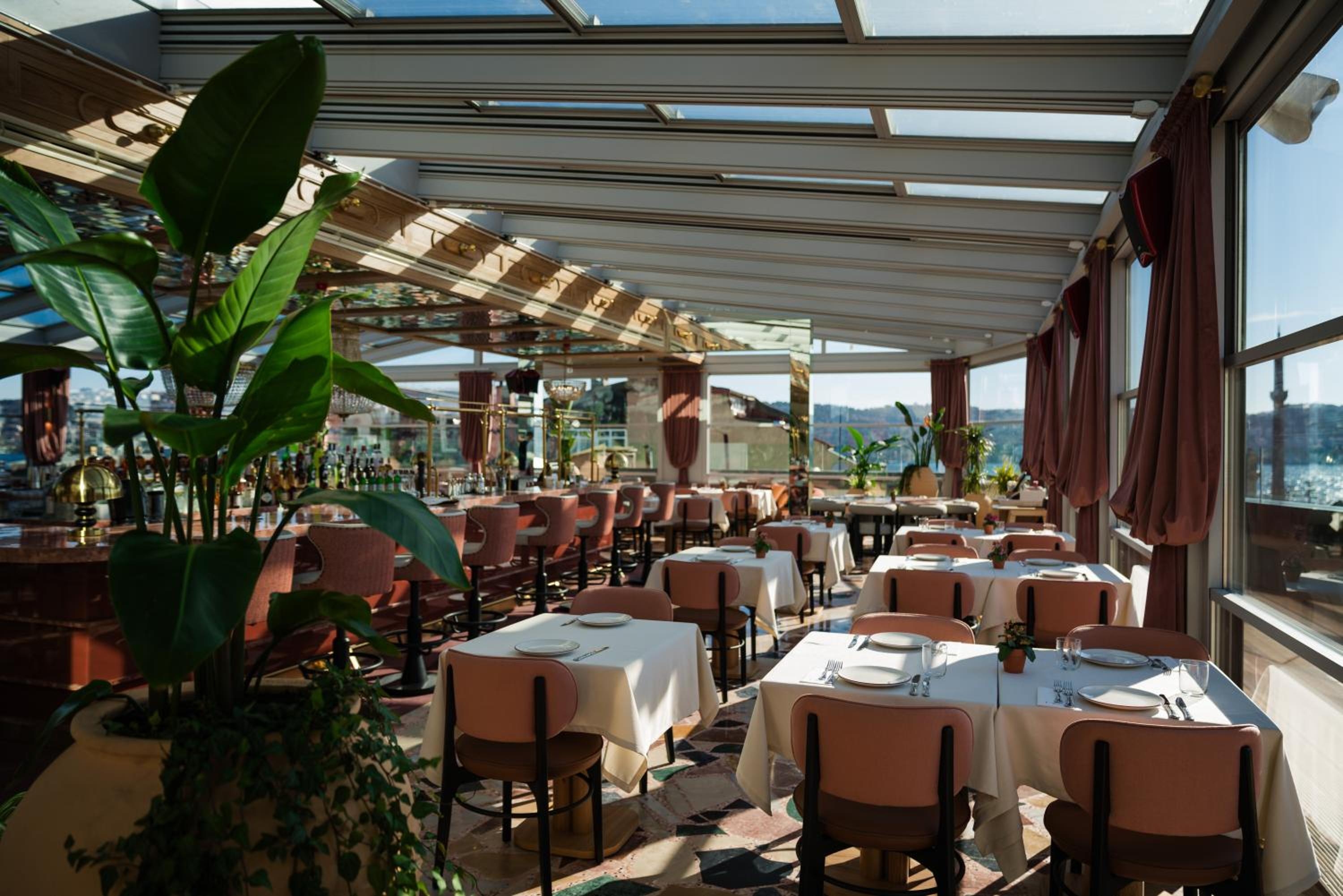 Foto de Crowne Plaza Istanbul - Ortakoy Bosphorus by IHG