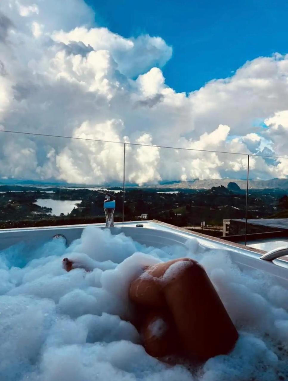 Montecielo Hosting, Guatapé