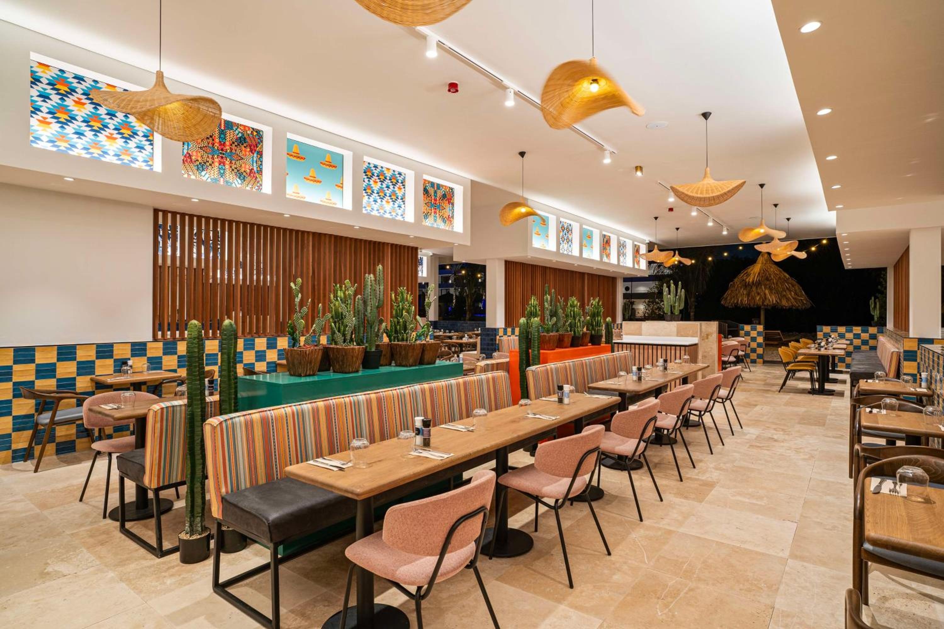 Foto de The Rif At Mangrove Beach Corendon Curacao All-Inclusive, Curio by Hilton