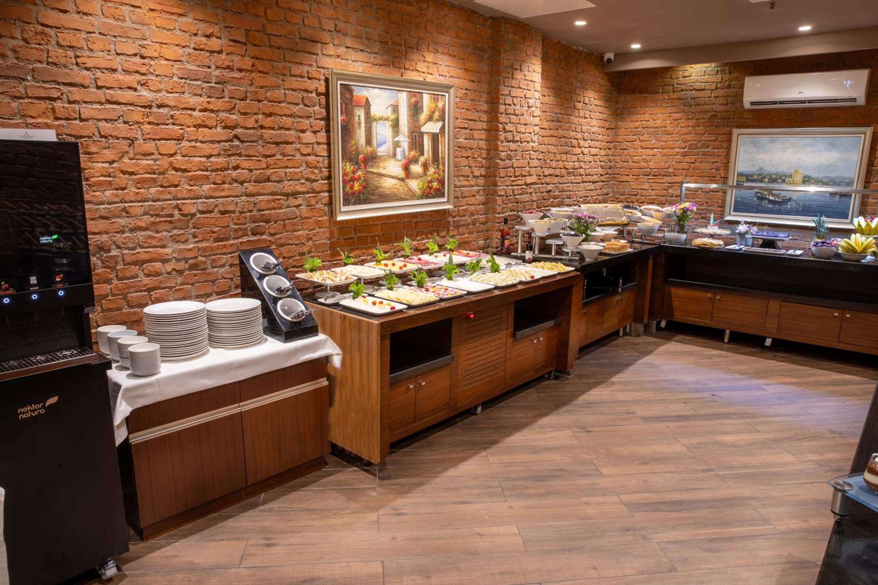 Foto de Grand Aras Hotel & Suites