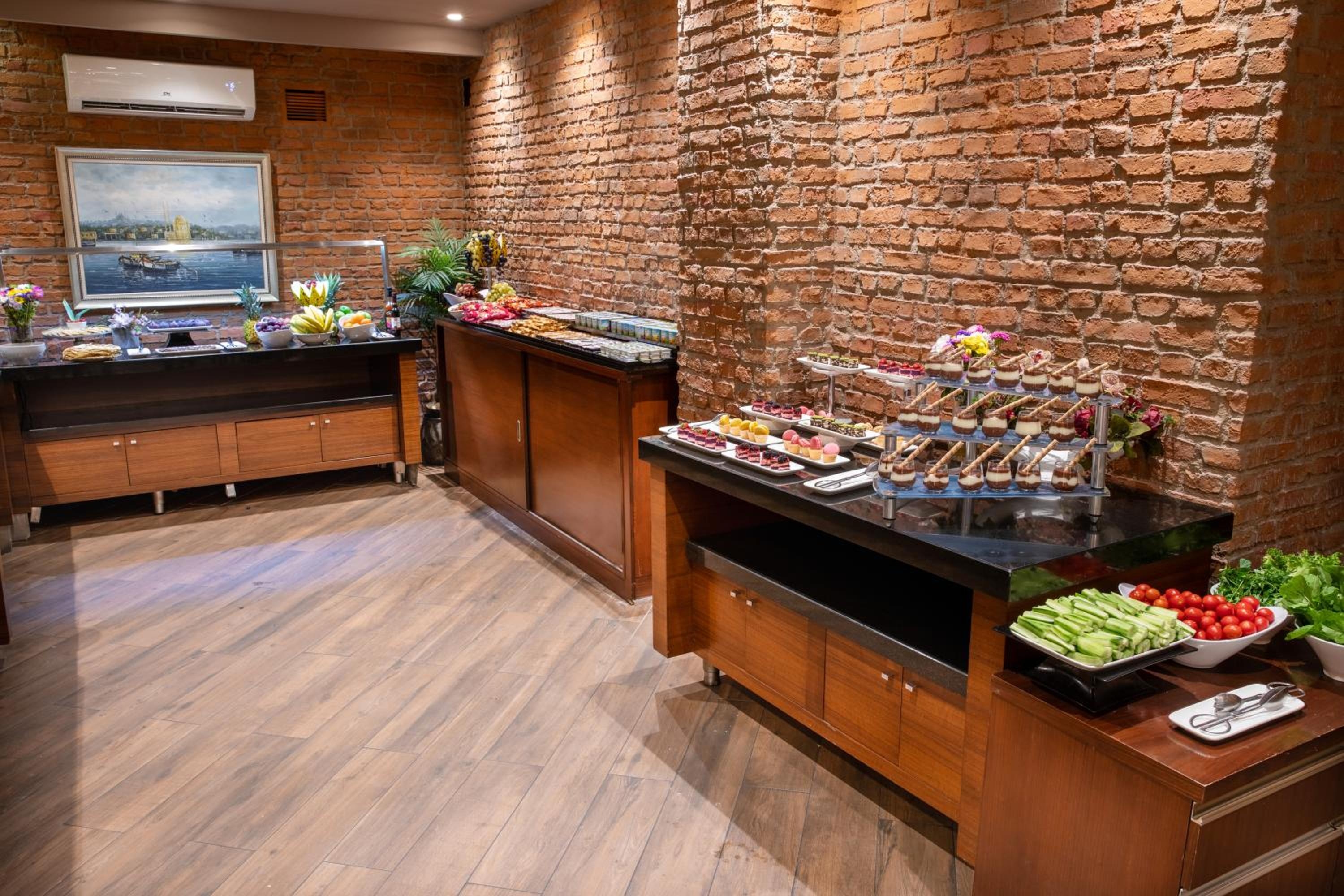 Foto de Grand Aras Hotel & Suites