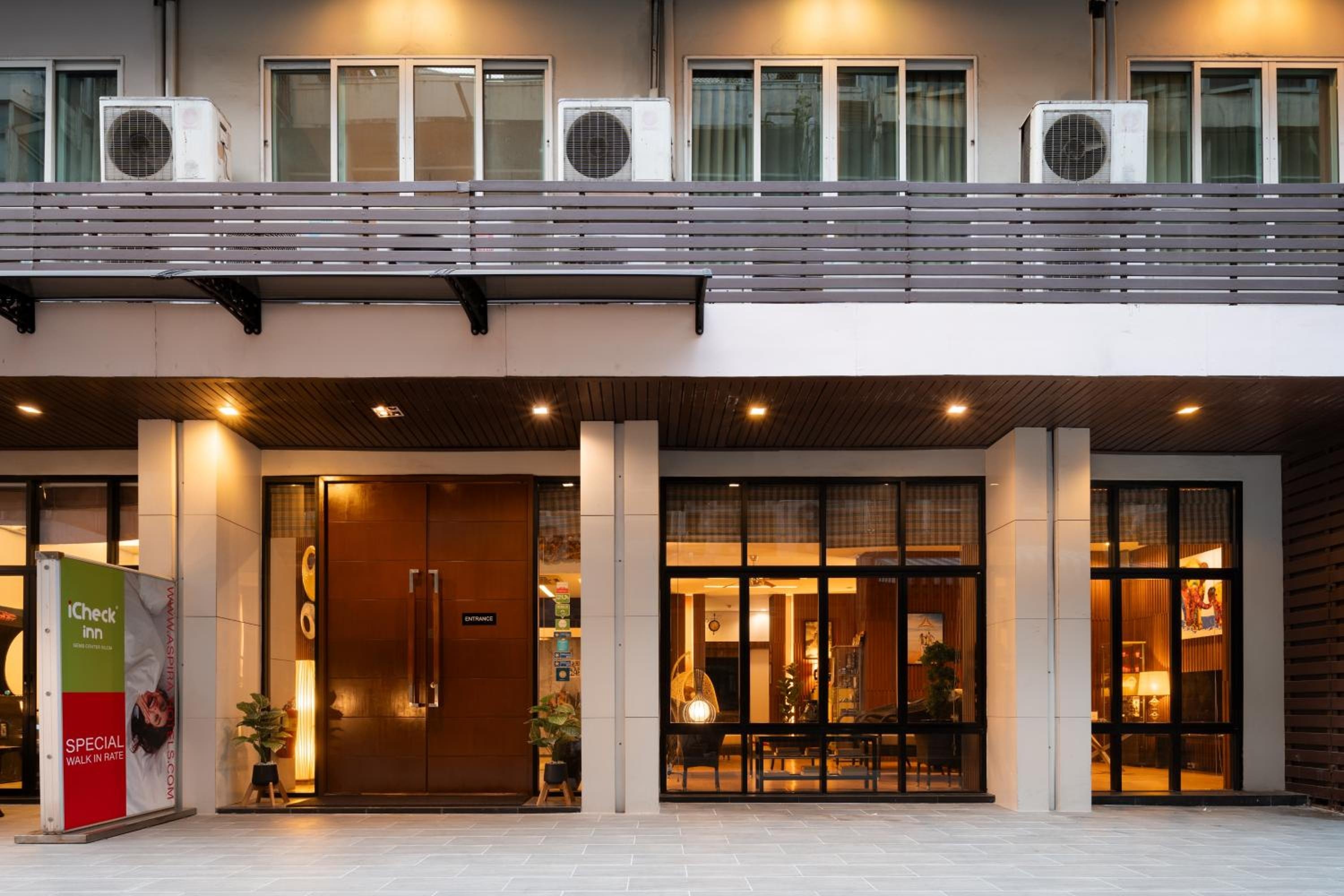 iCheck inn Gems Center Silom