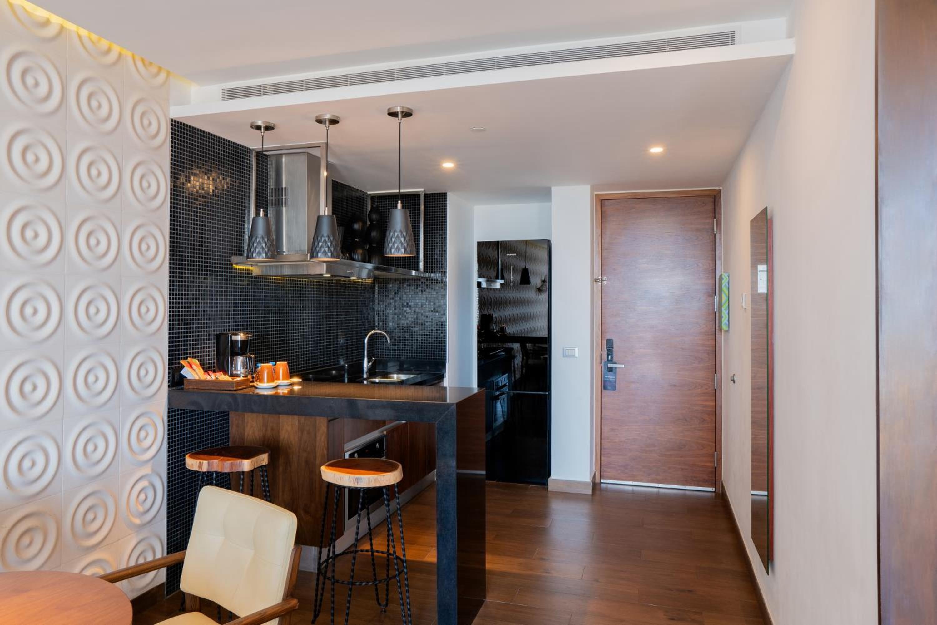 Foto de The Fives Downtown Hotel & Residences, Curio Collection by Hilton