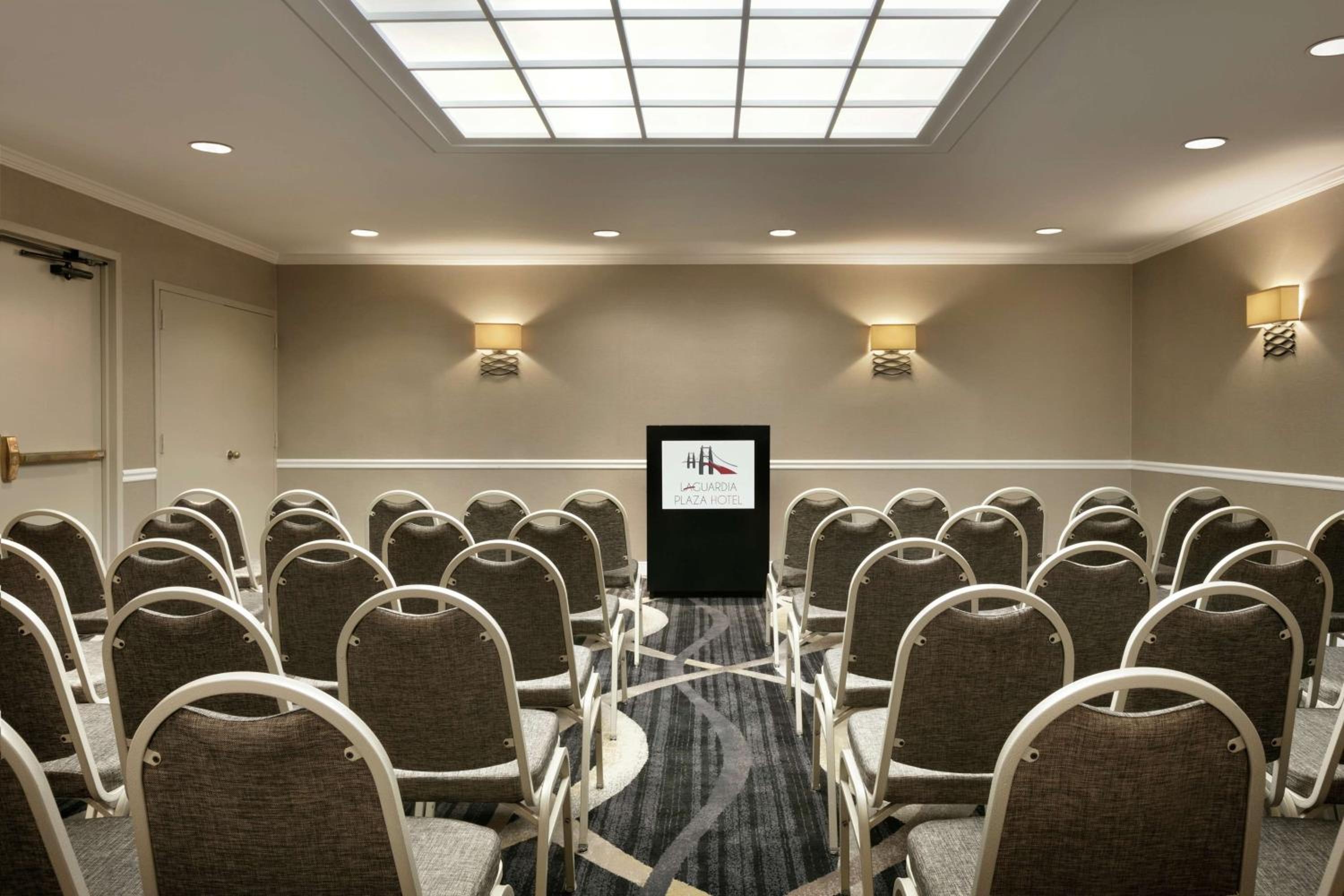 Foto de DoubleTree by Hilton New York-LaGuardia