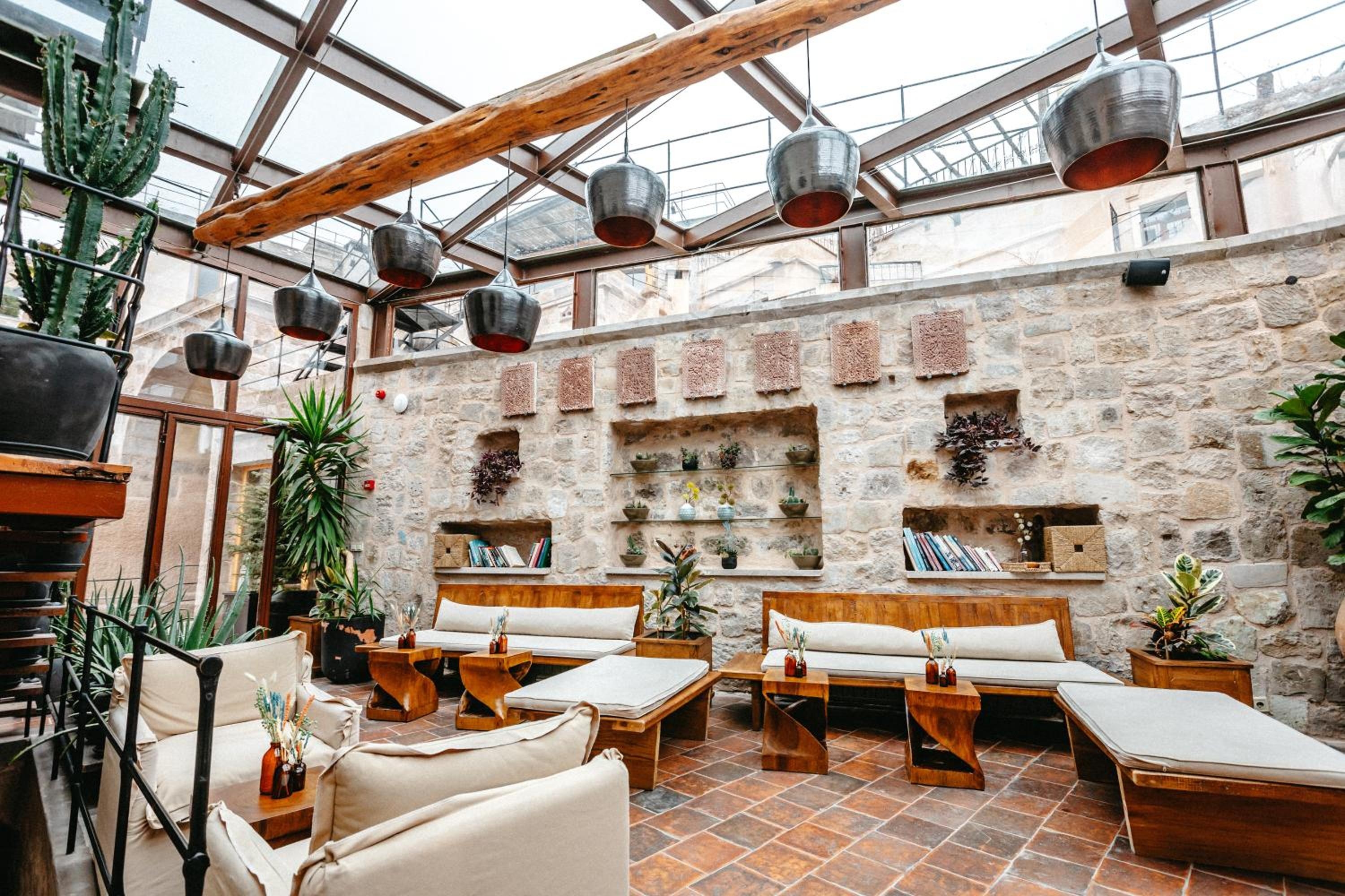 Foto de Millstone Cave Suites Hotel