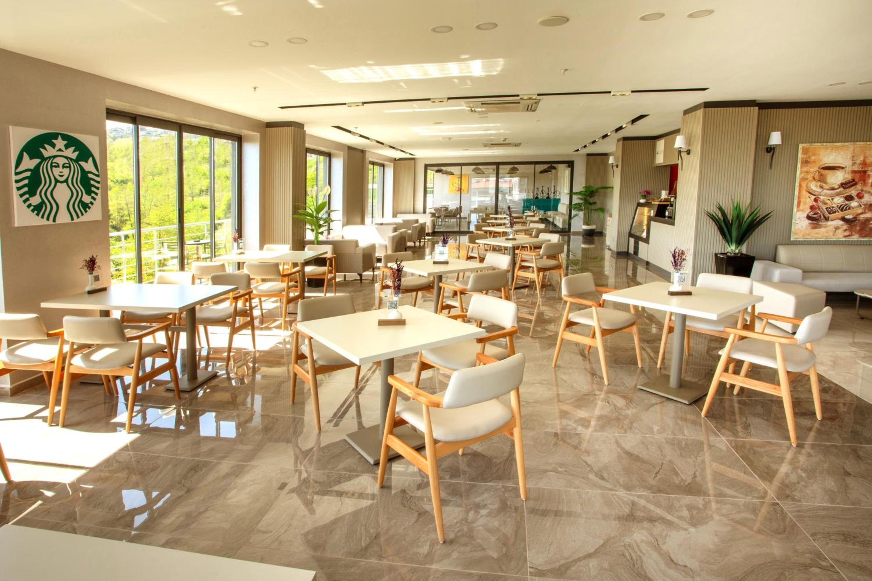 Foto de First Joy Hotel