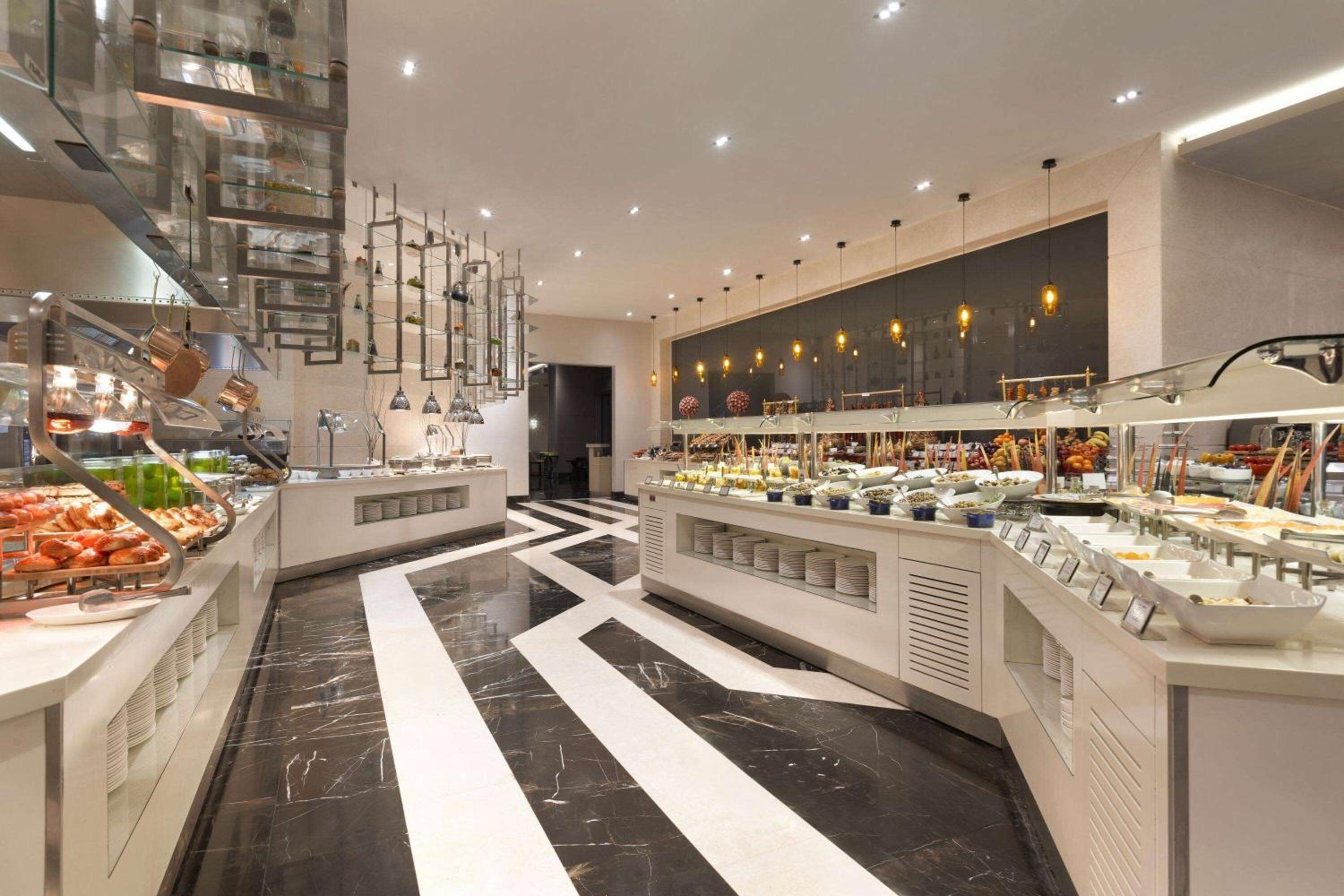 Foto de Wyndham Grand Istanbul Levent Hotel & Conference Center