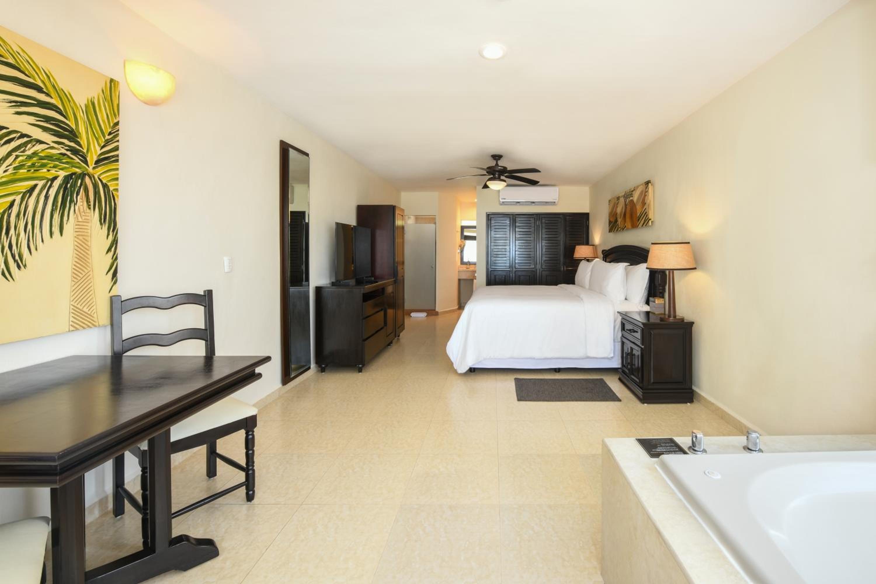 Foto de Hidden Beach Resort Au Naturel Adults Only, All & More Inclusive