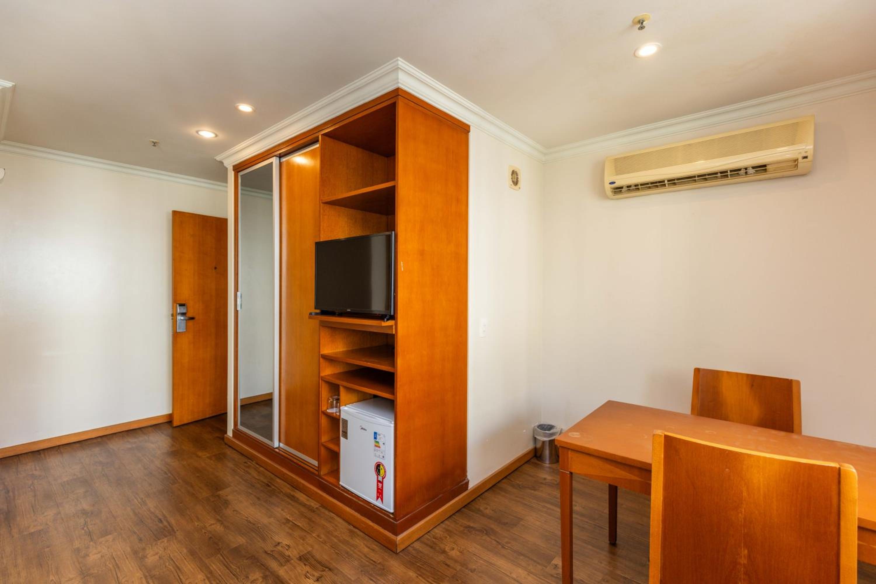 Foto de Barra Premium - flat com serviços, recepção 24 horas, piscina, academia e balsa para praia!