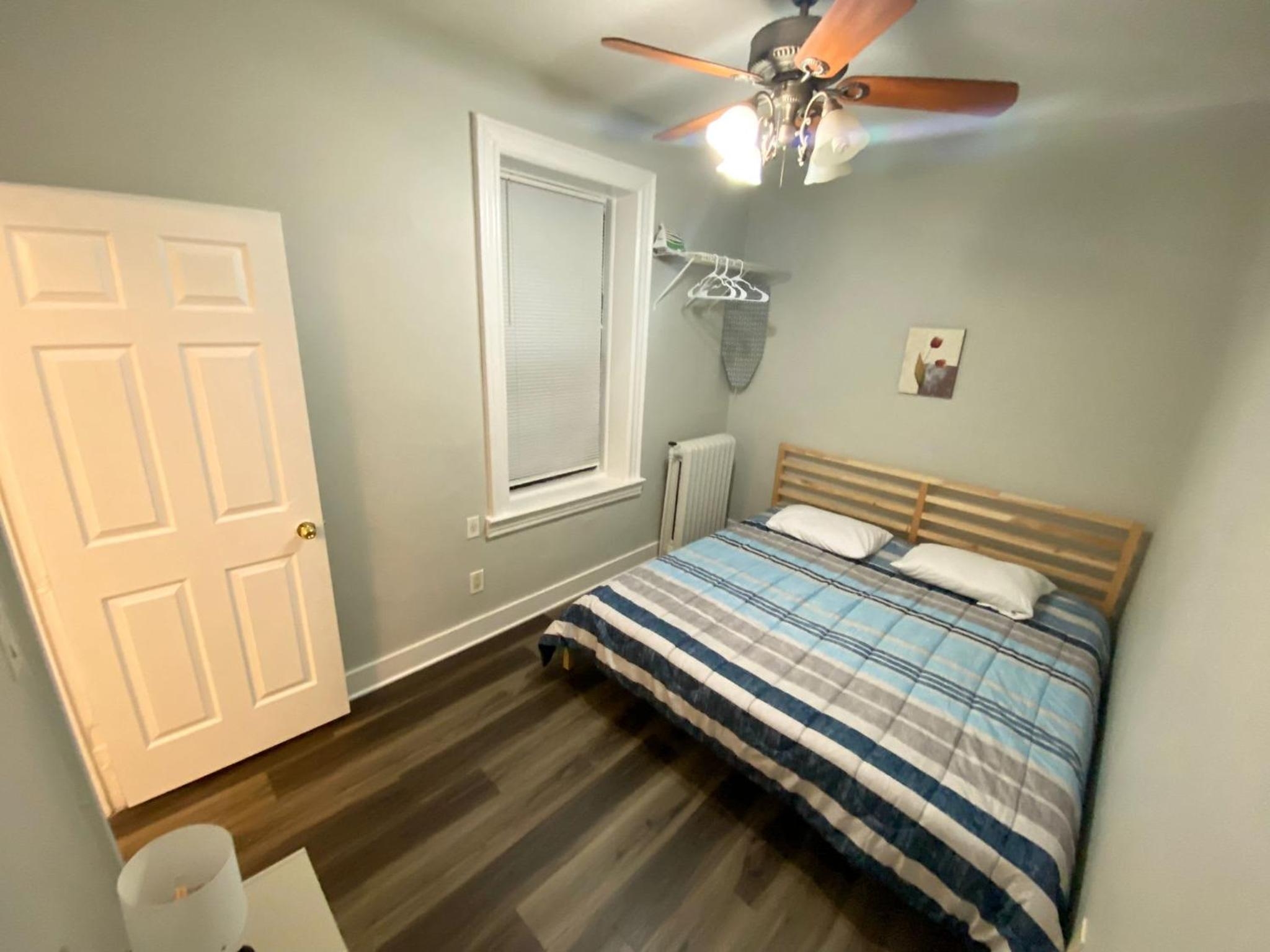 Foto de Charming 1BR Apartment Near NYC Ideal for Urban Explorers
