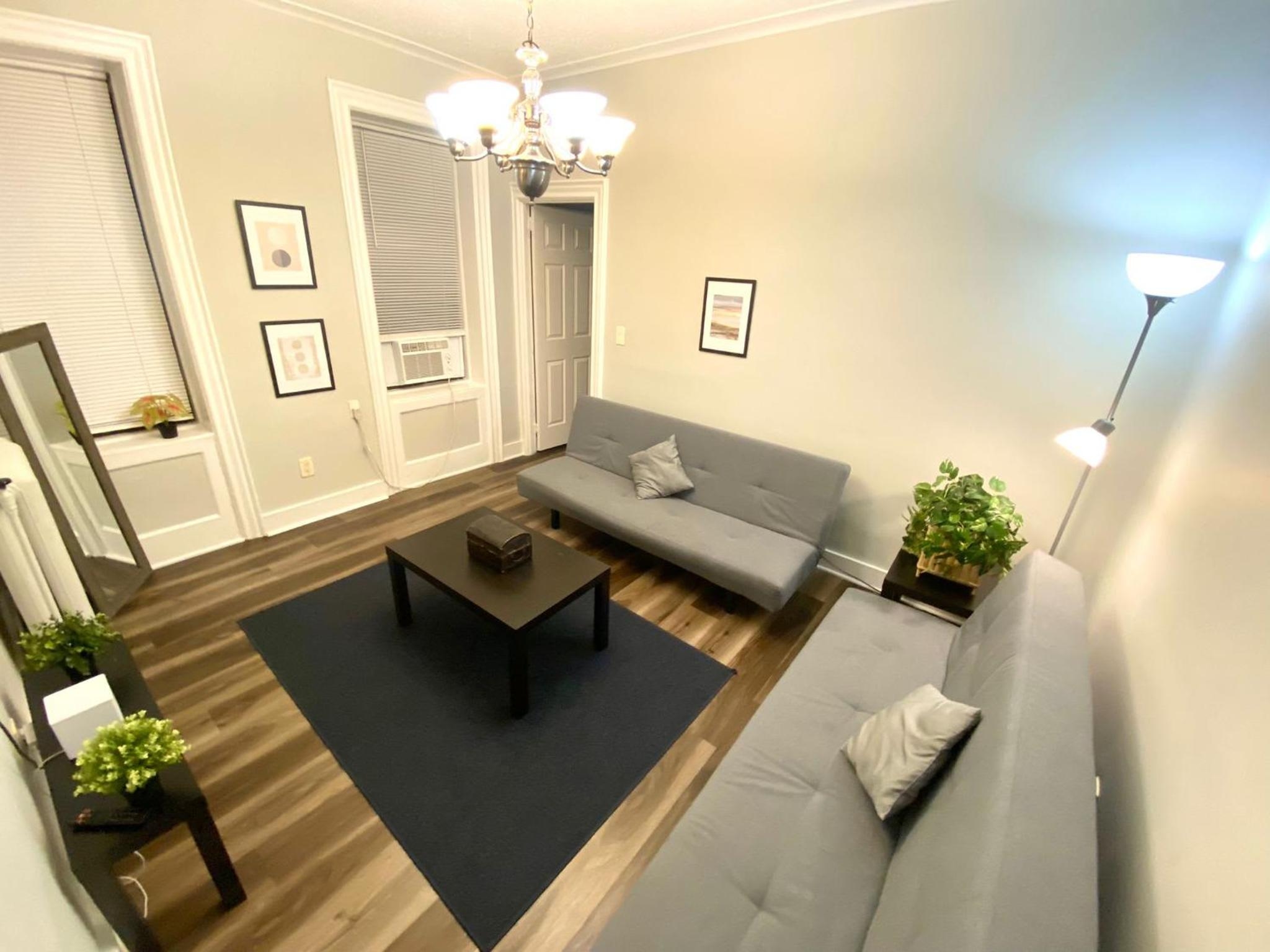 Foto de Charming 1BR Apartment Near NYC Ideal for Urban Explorers