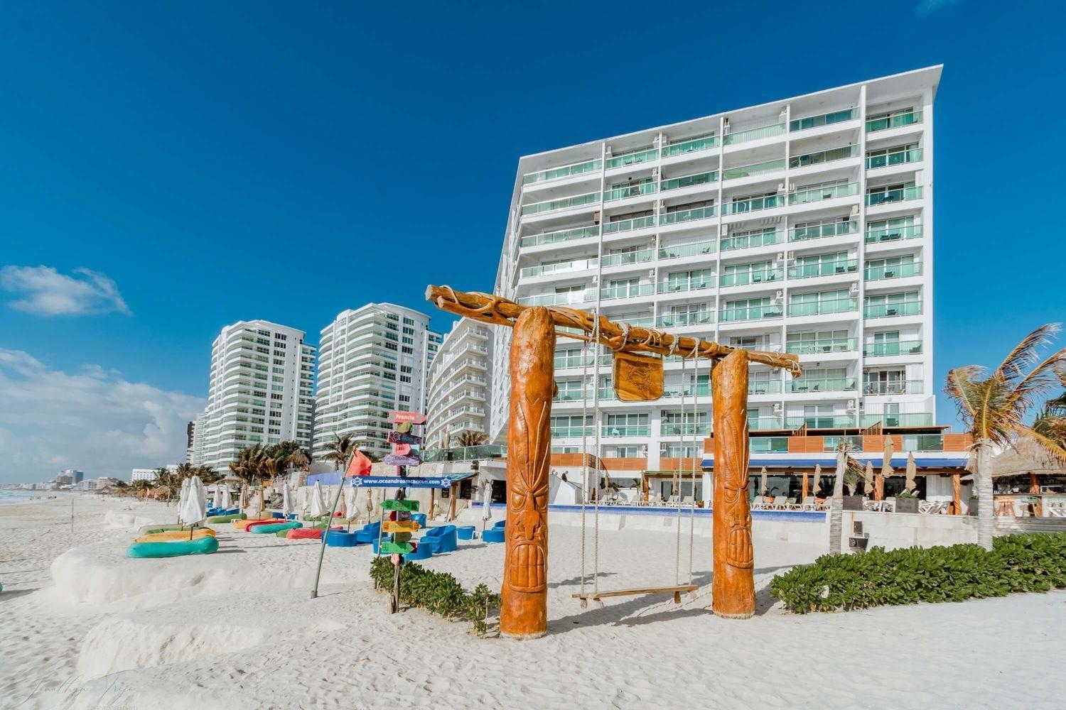 Beachfront Apartment by Andiani Travel, Cancún