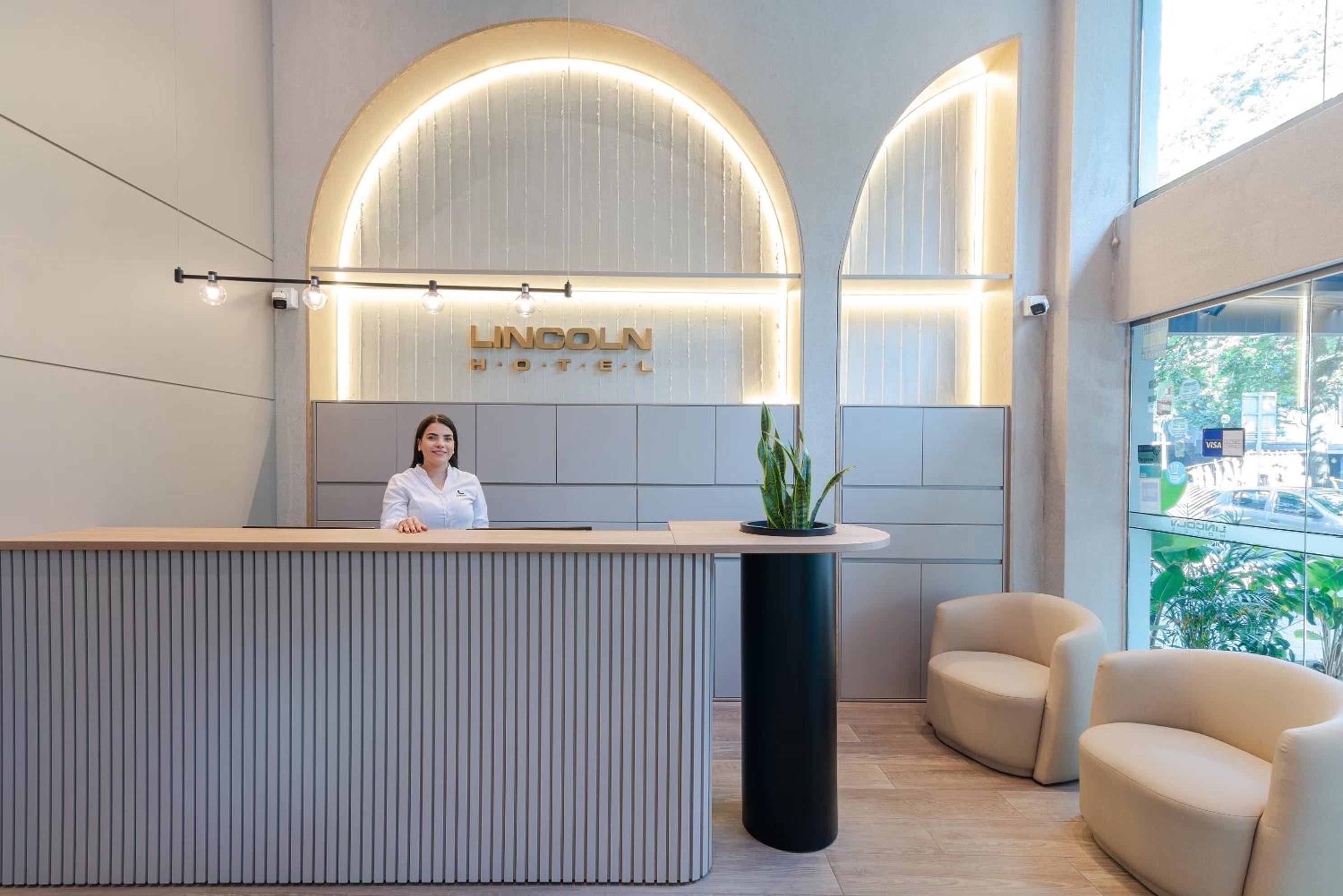 Hotel Lincoln, Laureles