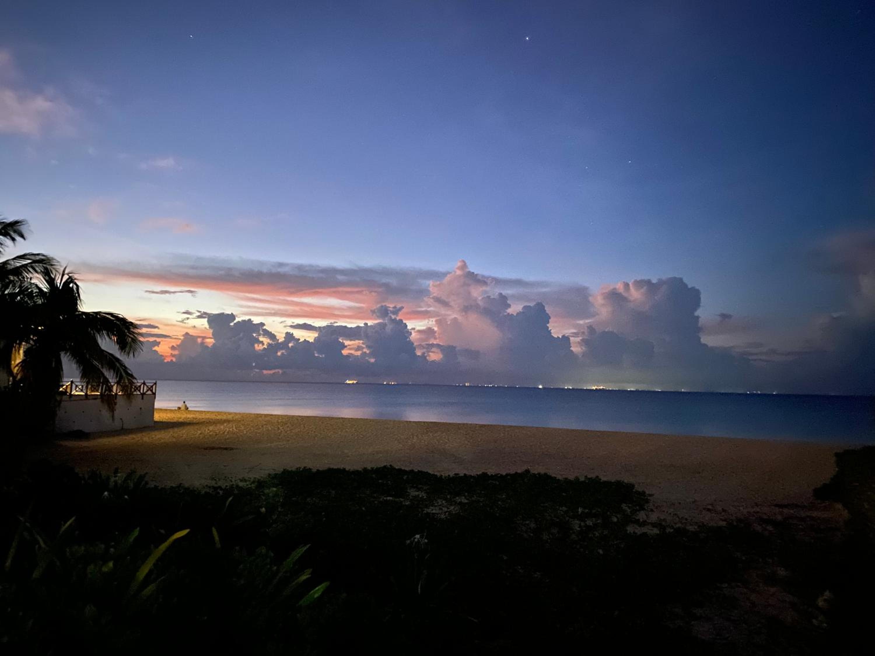 Foto de Exclusive Villa Steps from the Beach Playacar