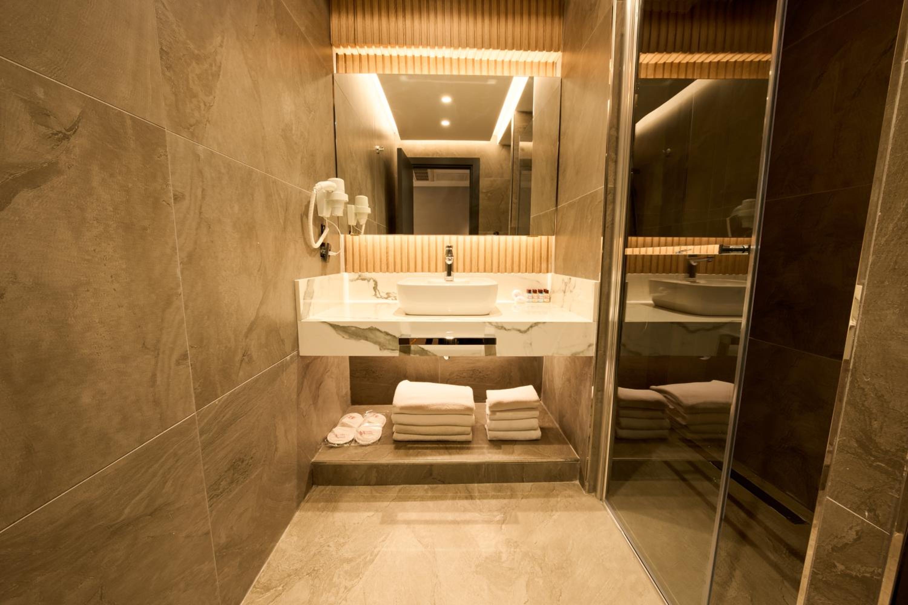 Foto de Osmanbey Fatih Hotel