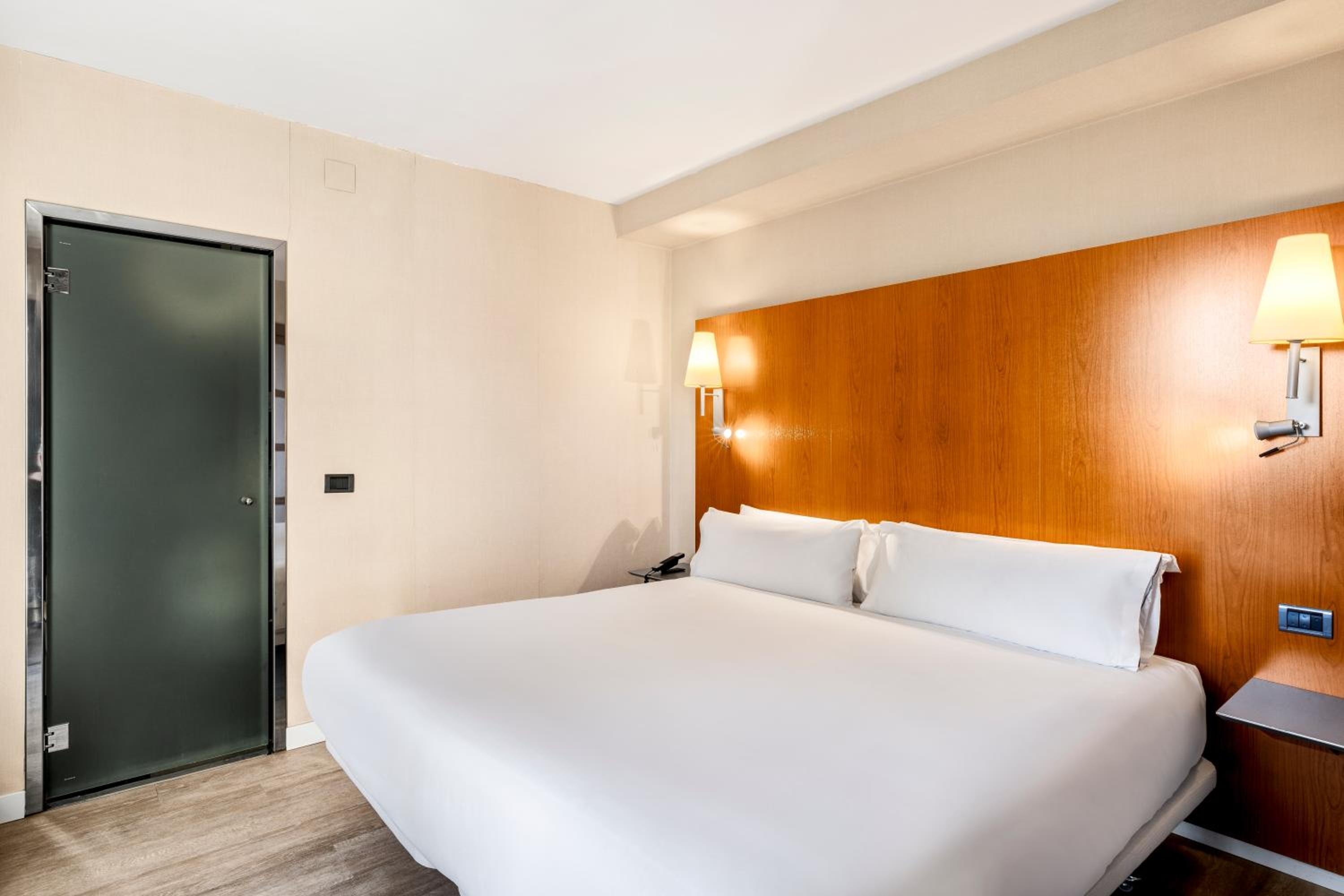 Foto de B&B HOTEL Zaragoza Los Enlaces Estación