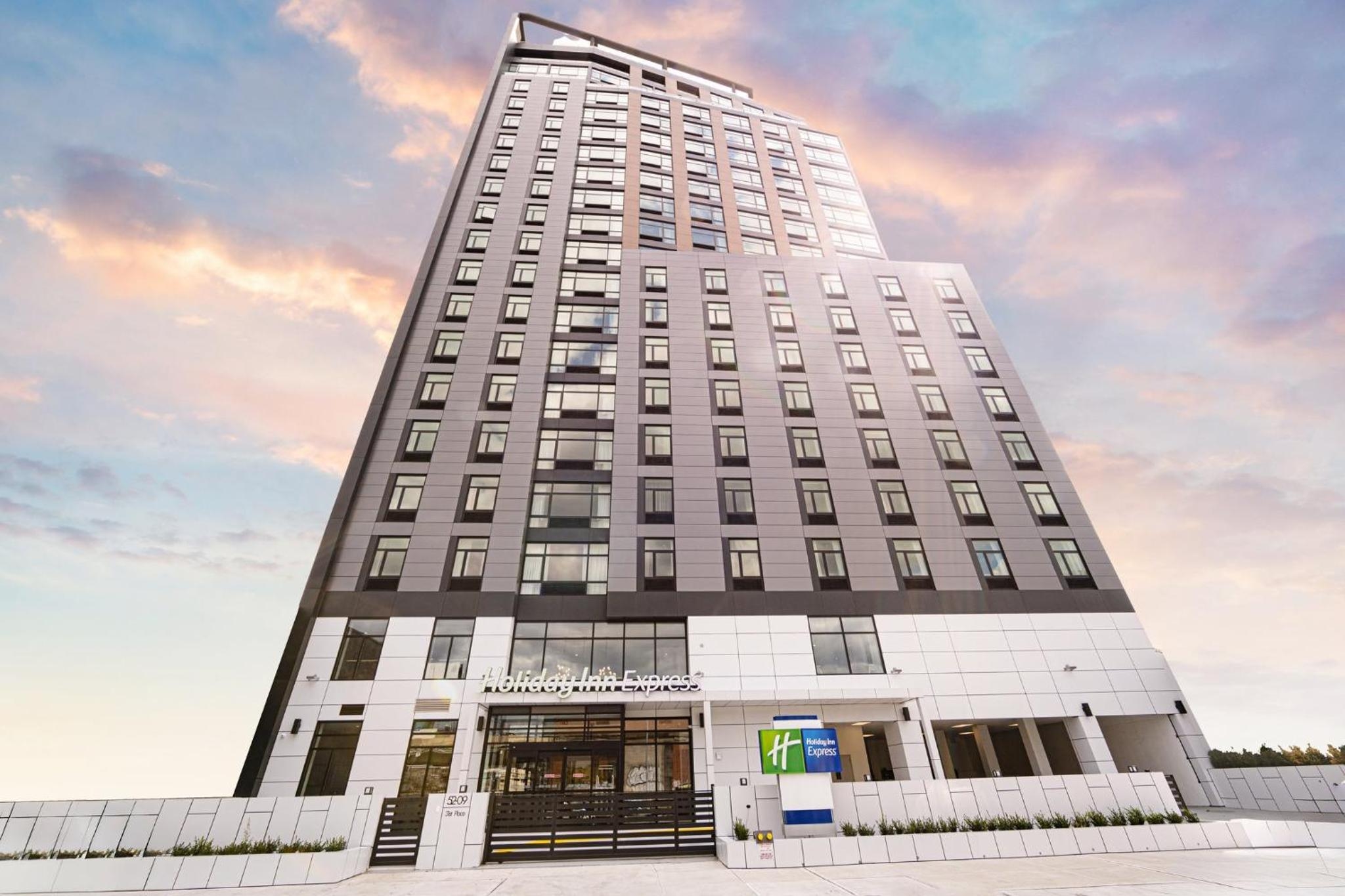 Foto de Holiday Inn Express Long Island City E - New York by IHG