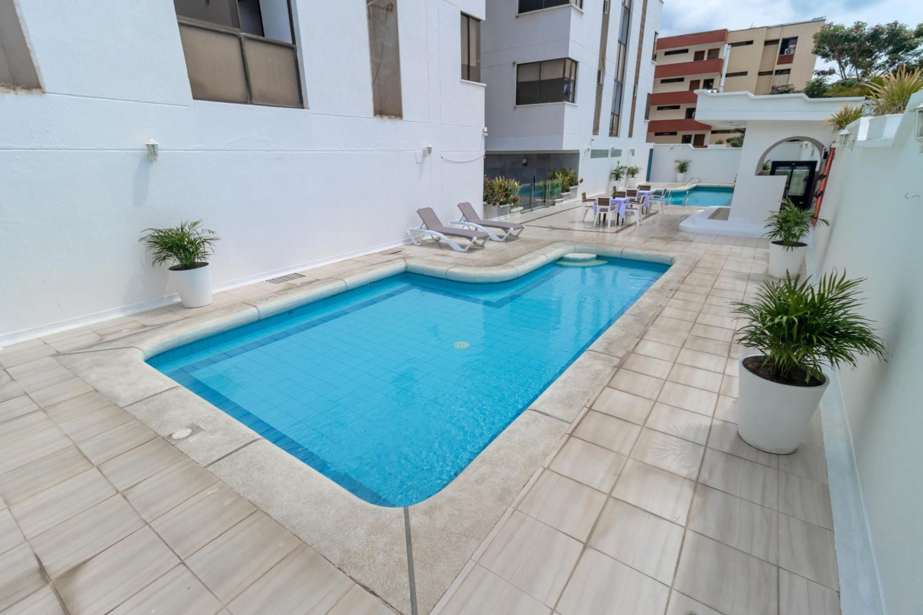 Hotel Axis Inn By GEH Suites