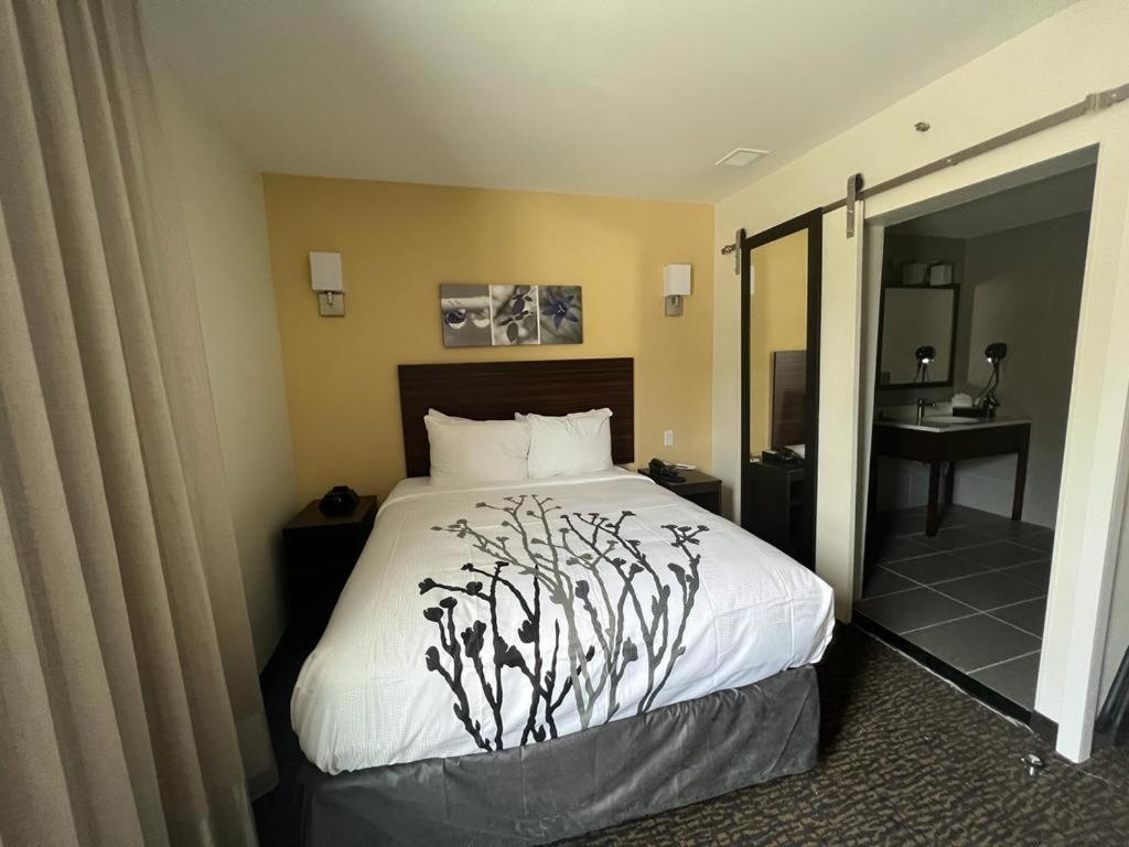 Foto de Red Roof Inn PLUS Brooklyn - 3rd Ave