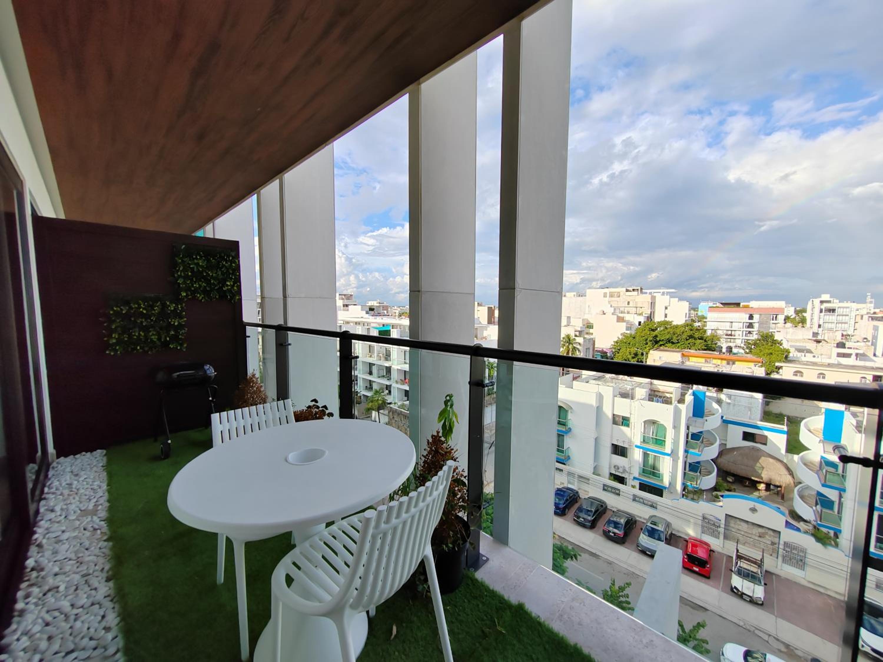 Foto de New & Equipped Apartment Steps From The Beach With Pool Jacuzzi By Yeah