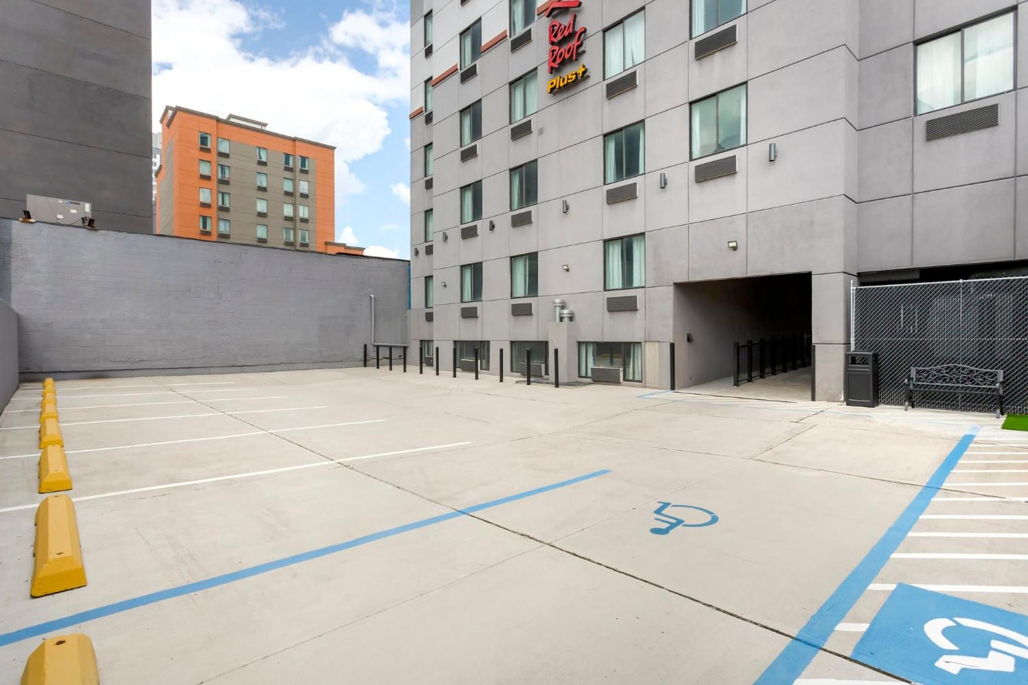 Foto de Red Roof Inn PLUS Jamaica, NY - JFK Airport